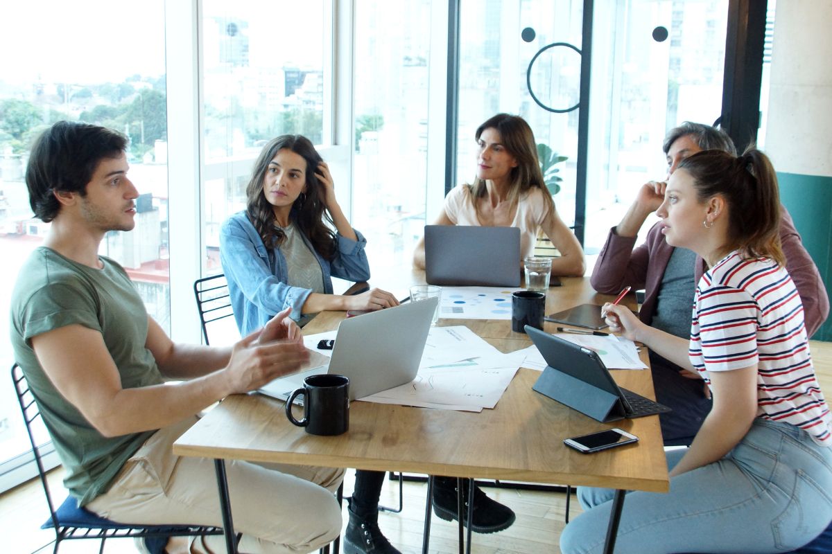 Claves para acertar con tu outfit de reunión de trabajo - Lolitas&L