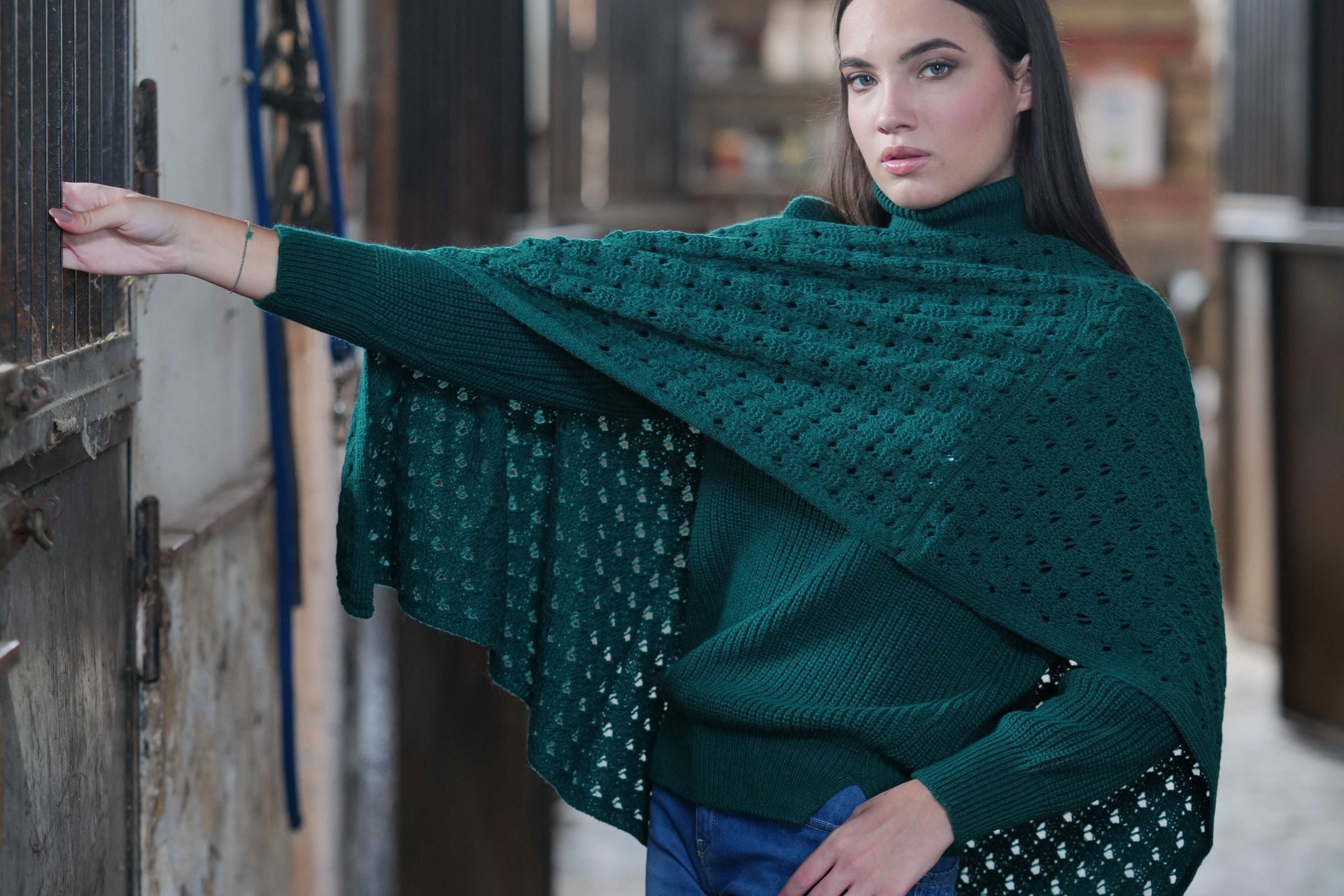 Cómo llevar un poncho: consejos para vestir con estilo - Lolitas&L