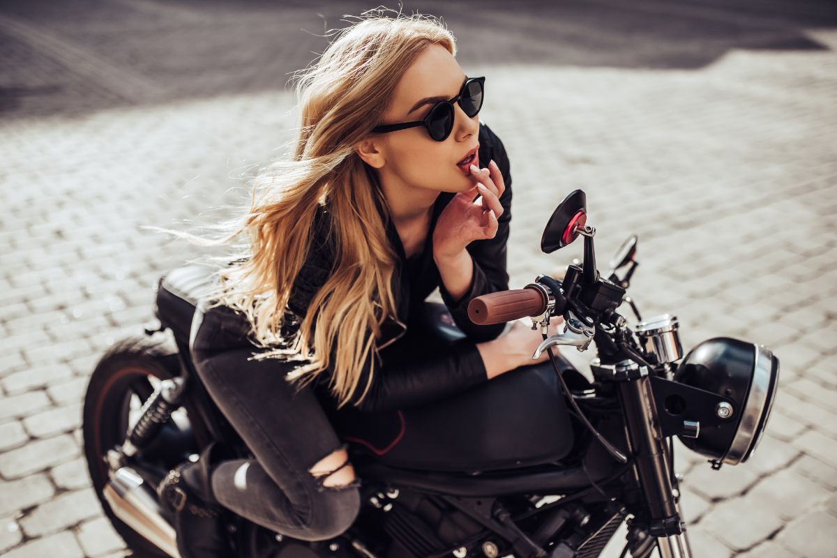 Cómo vestir para ir en moto: look y con estilo para mujer – Lolitas&L