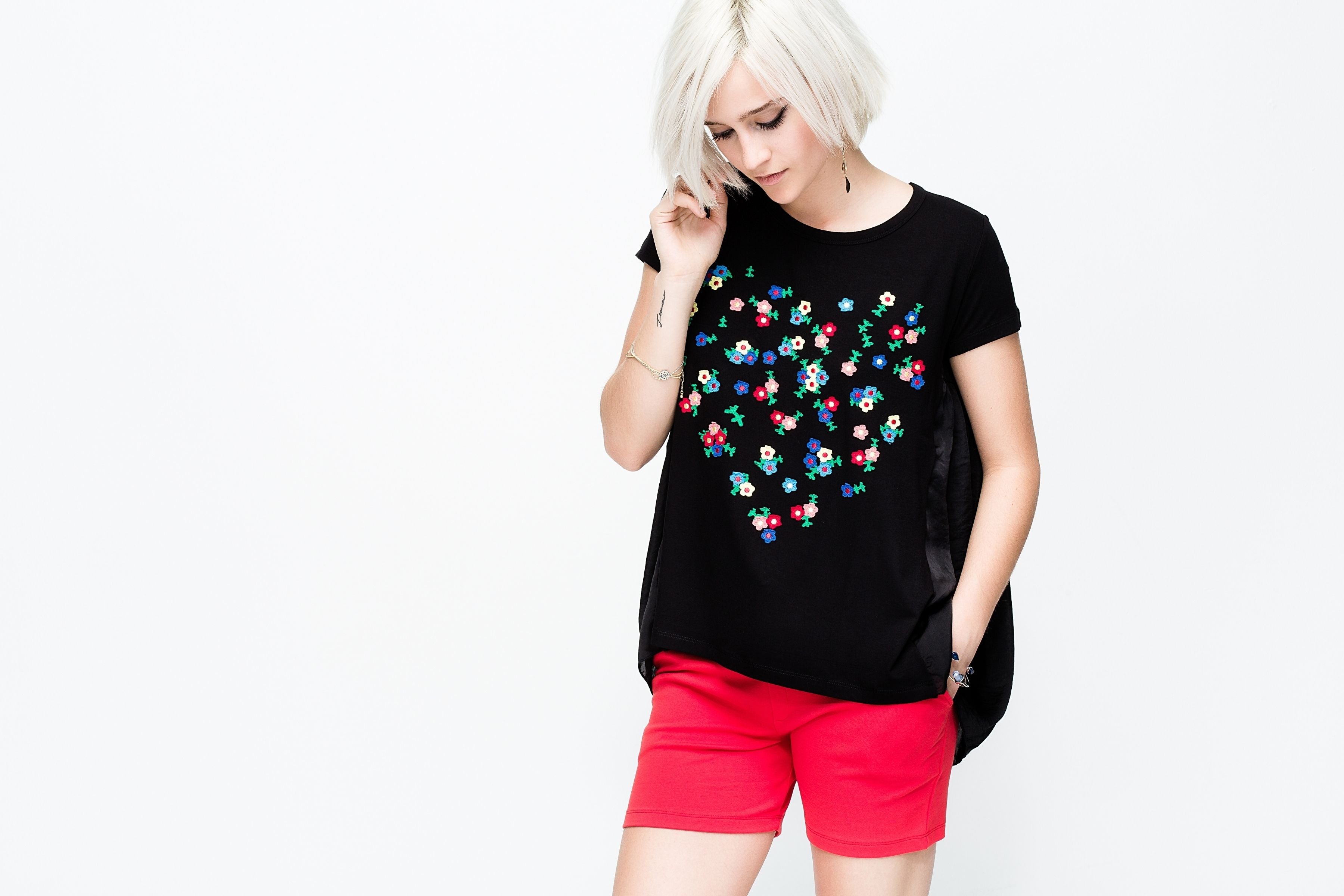 Look con zapatillas para ir al trabajo cómoda pero con estilo - Lolitas&L