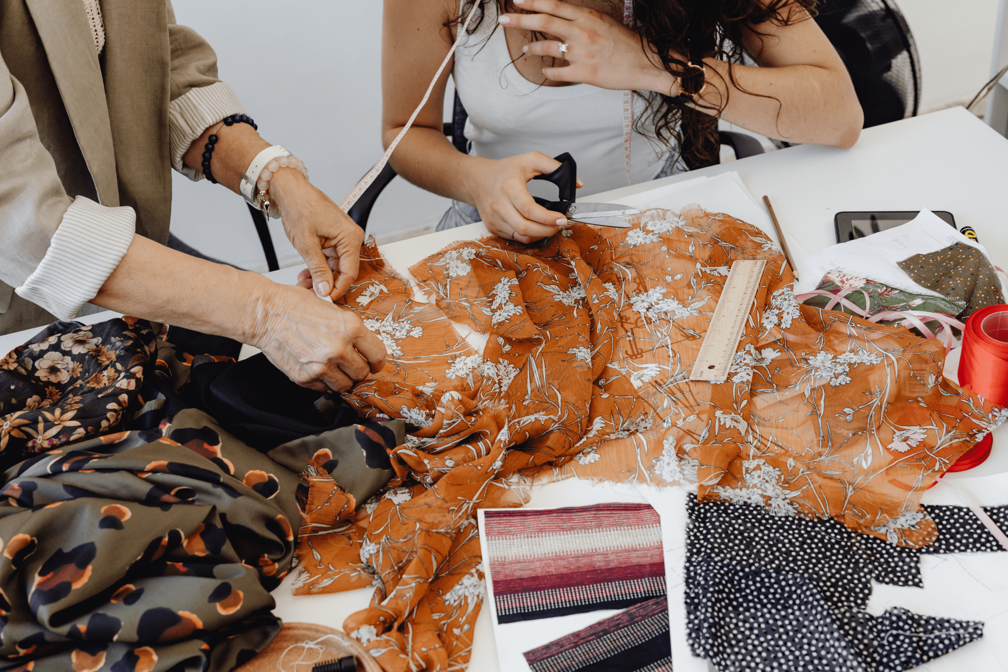 Tejidos frescos: guía para no pasar calor con estilo - Lolitas&L