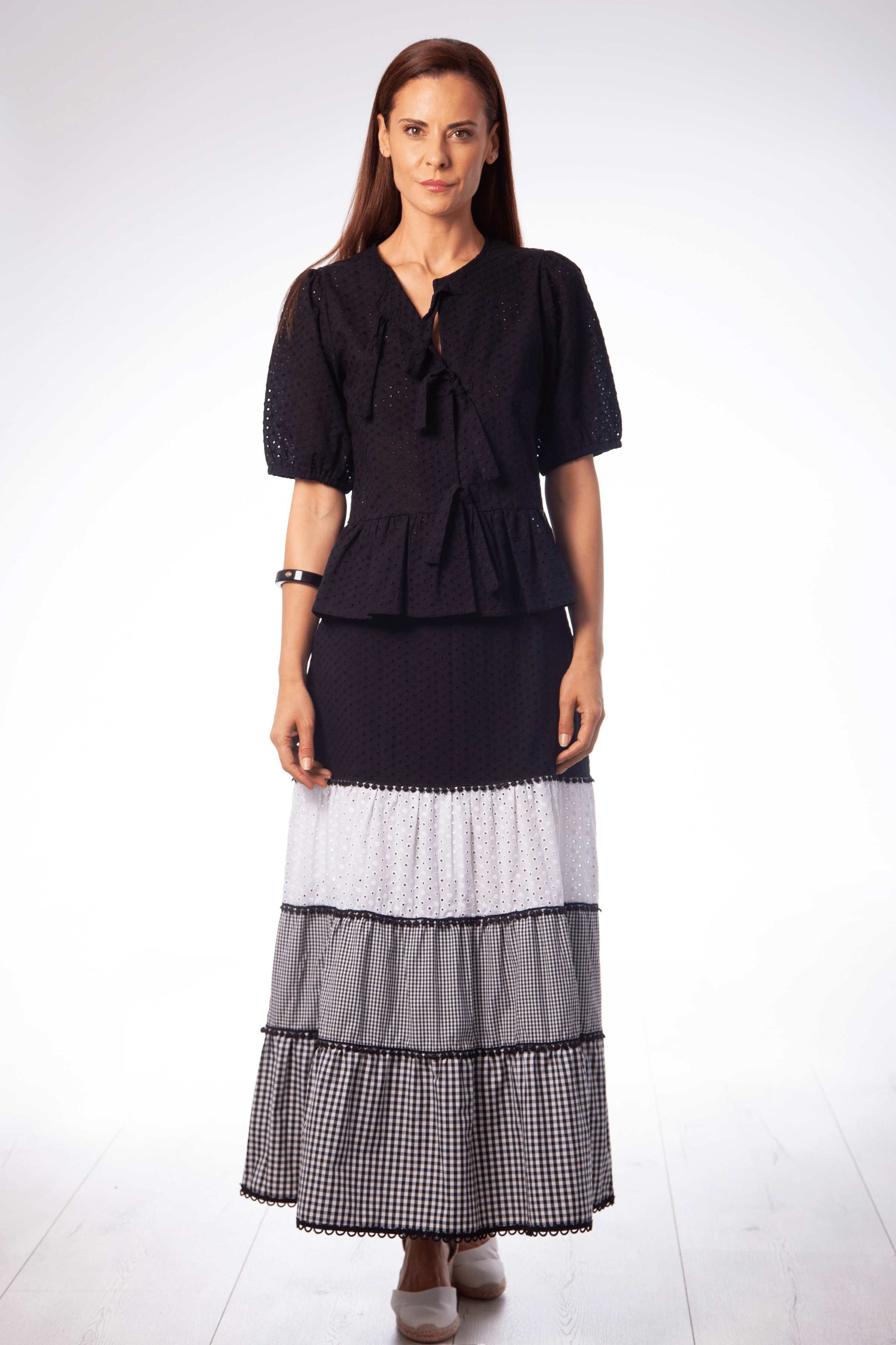 Blusa negra bordado ingles con lazos Lolitas&L - lolitasyl.com