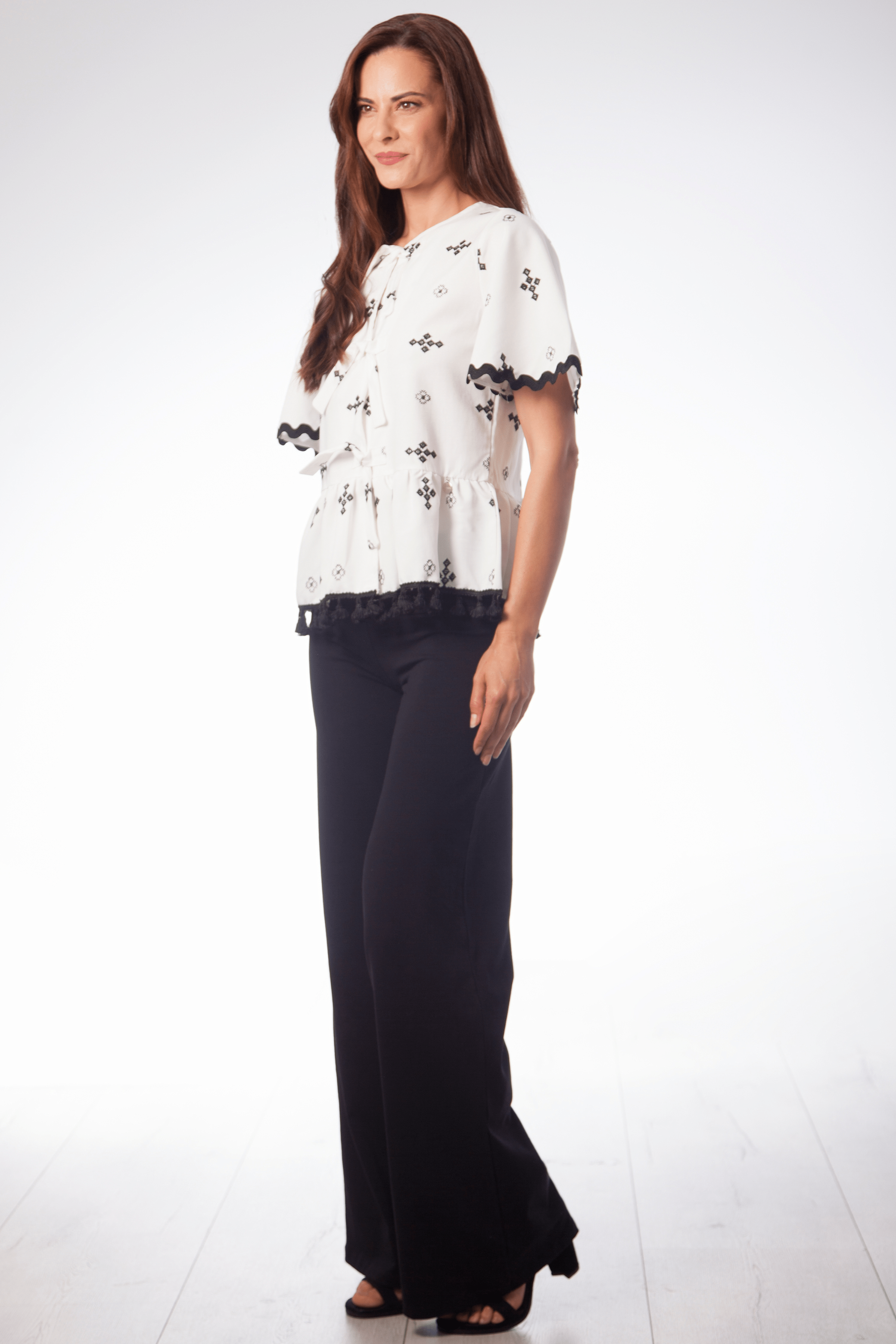Camisa blanca bordado etnico con lazos Lolitas&L - lolitasyl.com