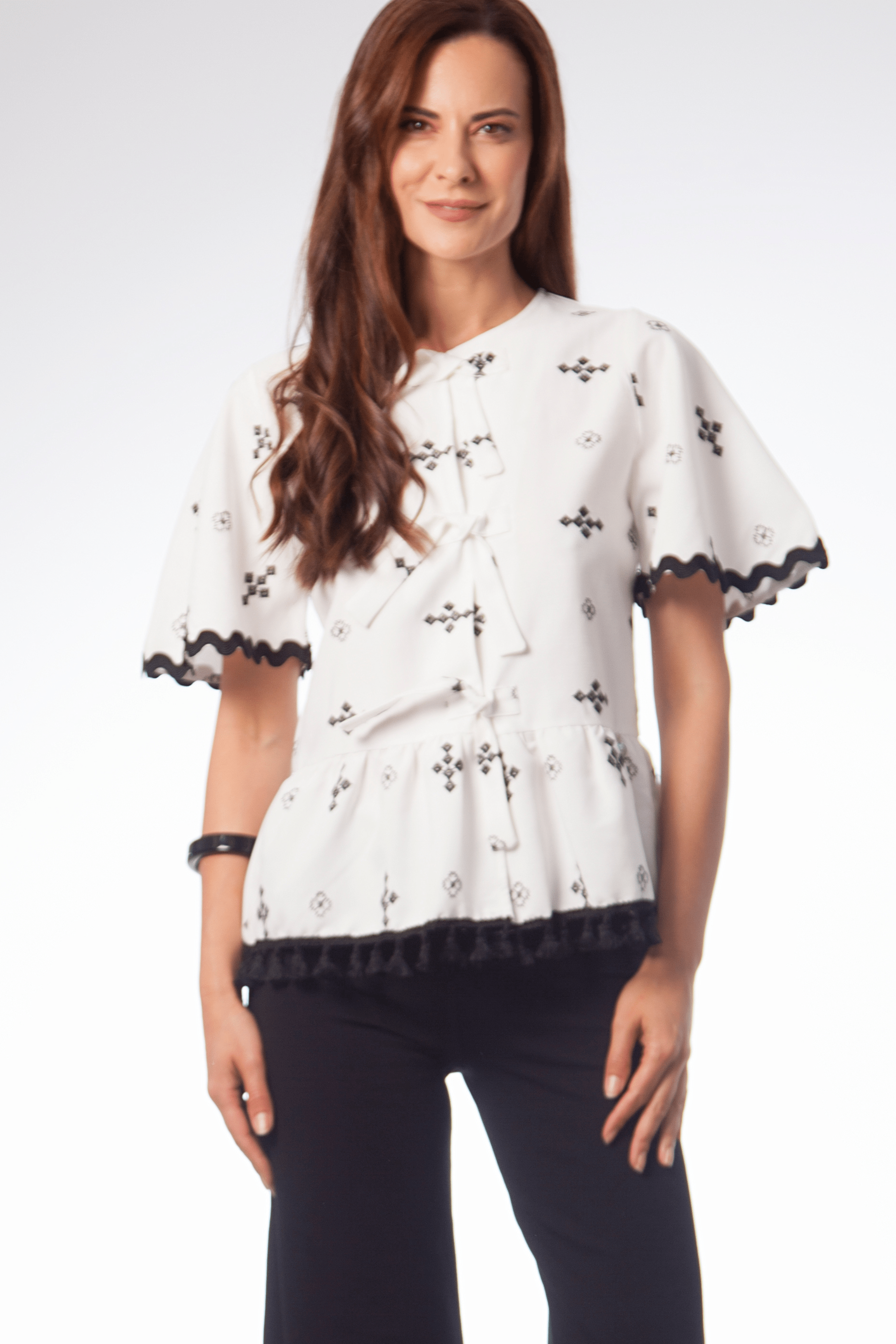 Camisa blanca bordado etnico con lazos Lolitas&L - lolitasyl.com