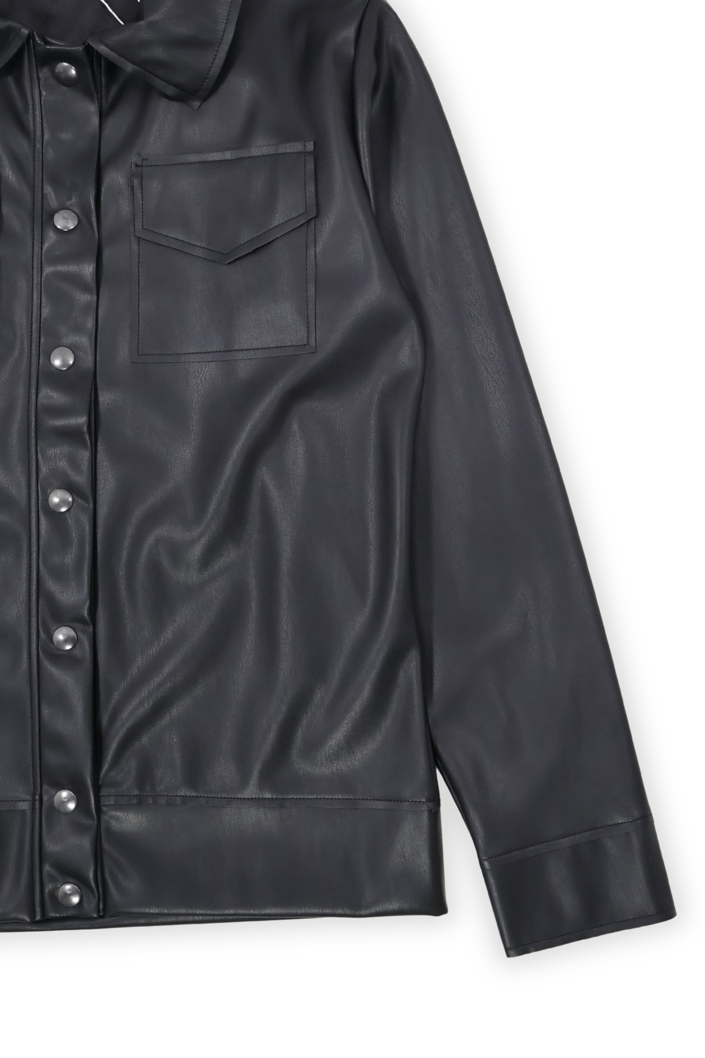 Camisa negra polipiel con automaticos y bolsillos Lolitas&L - lolitasyl.com