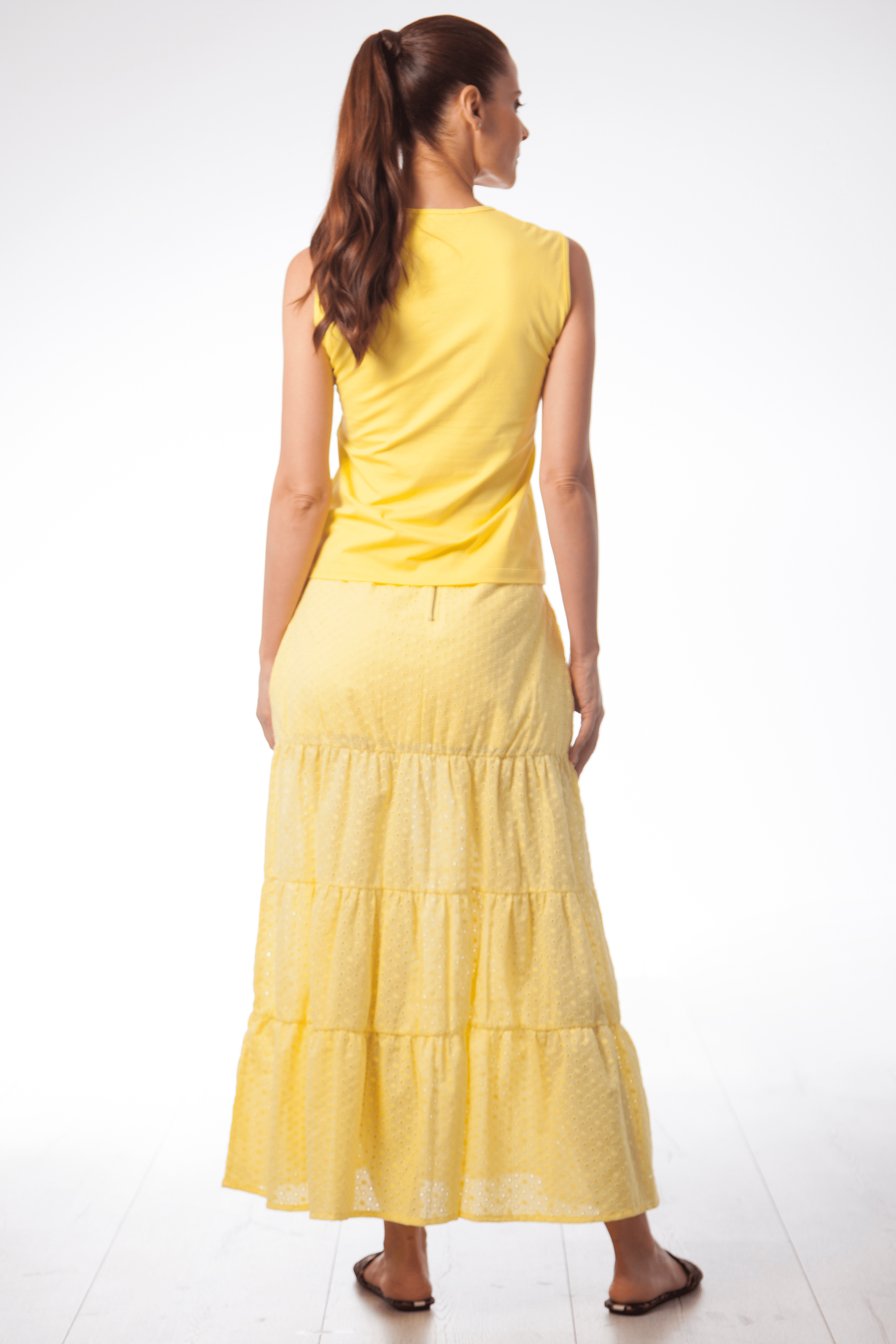 Camiseta amarilla recogido y flor en el delantero Lolitas&L - lolitasyl.com