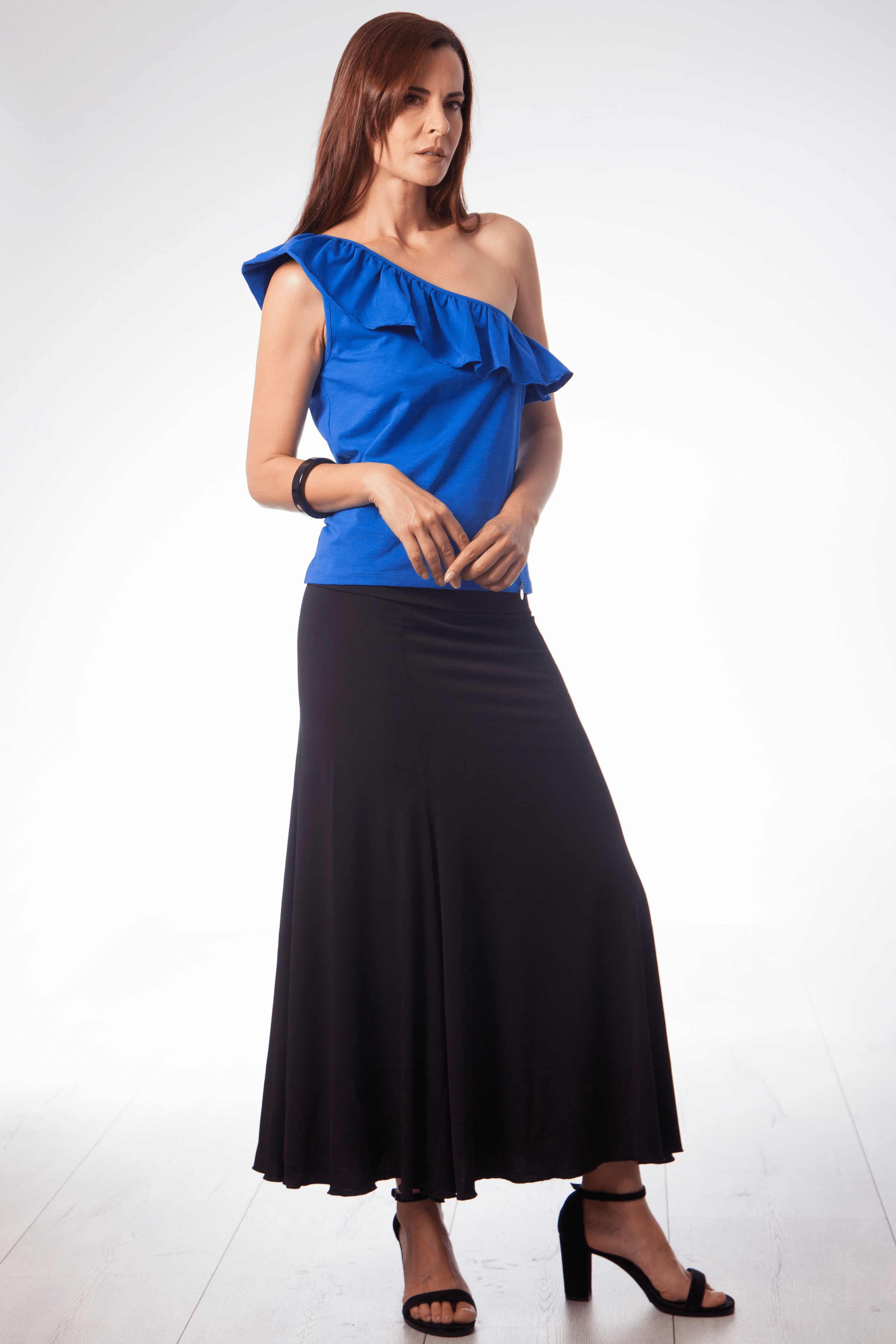 Camiseta azul asimetrica con volante fruncido Lolitas&L - lolitasyl.com