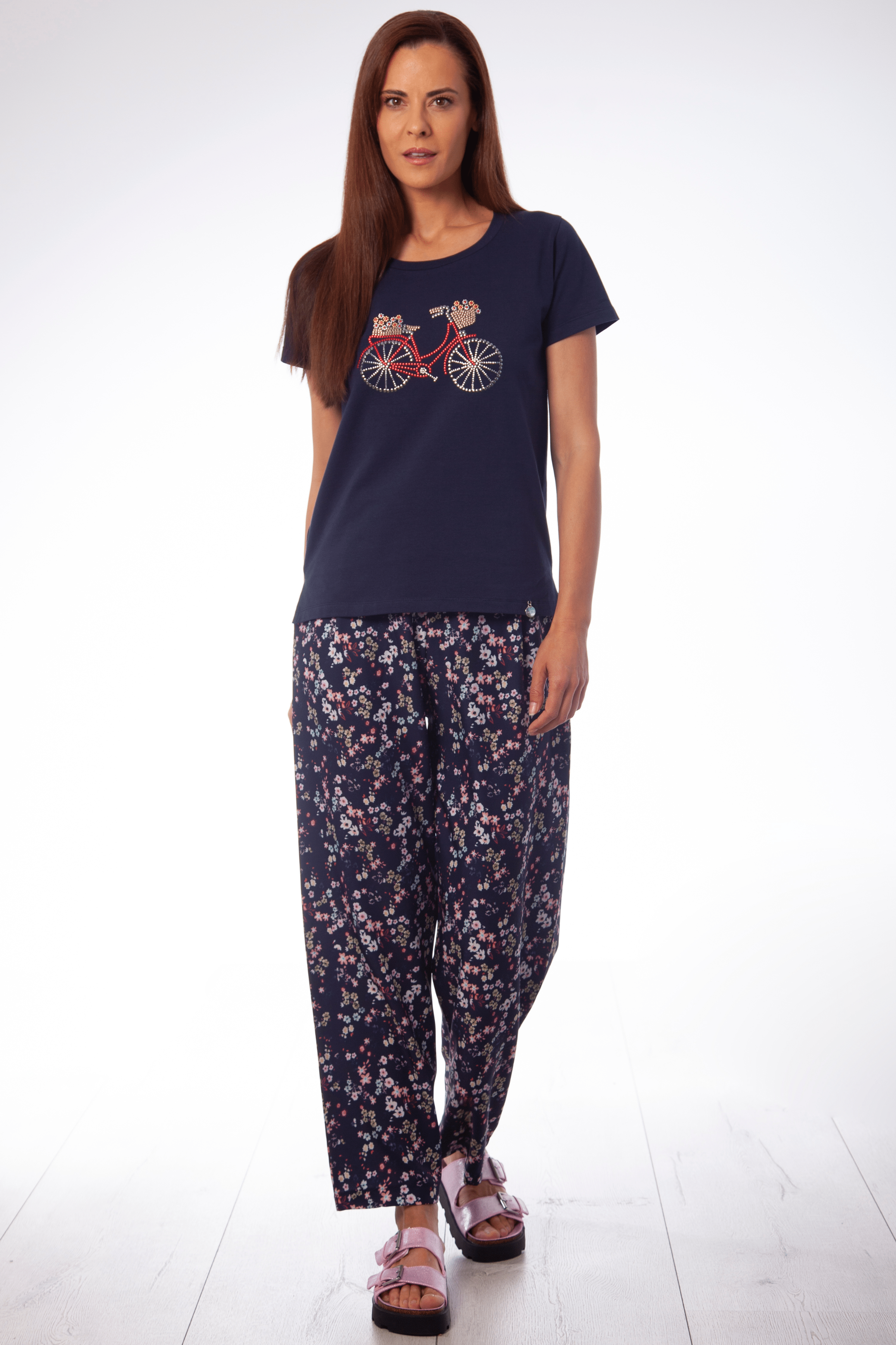 Camiseta azul marino con bicicleta bordada Lolitas&L - lolitasyl.com