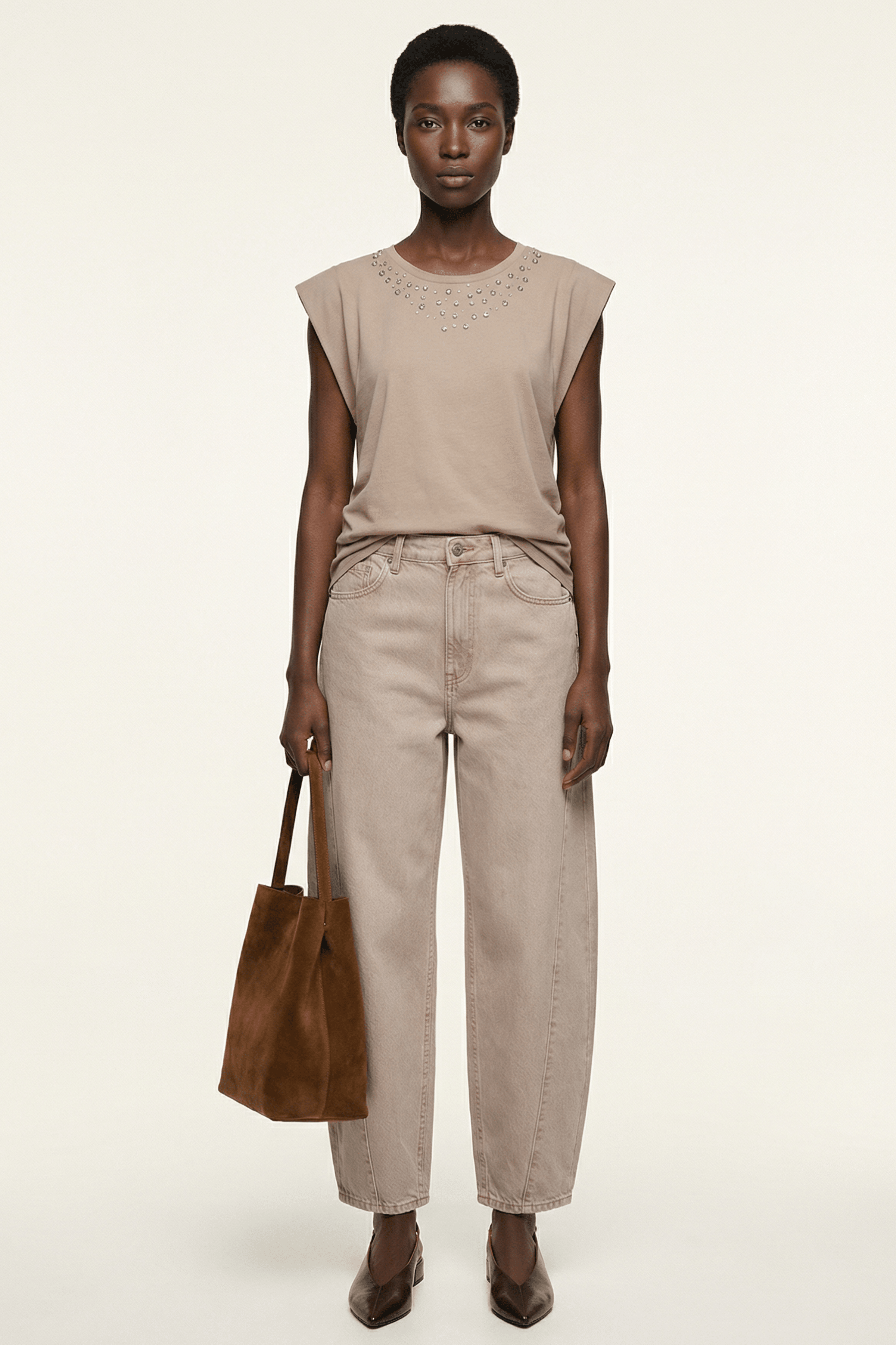 Camiseta beige con pedreria en el escote sin mangas Lolitas&L - lolitasyl.com