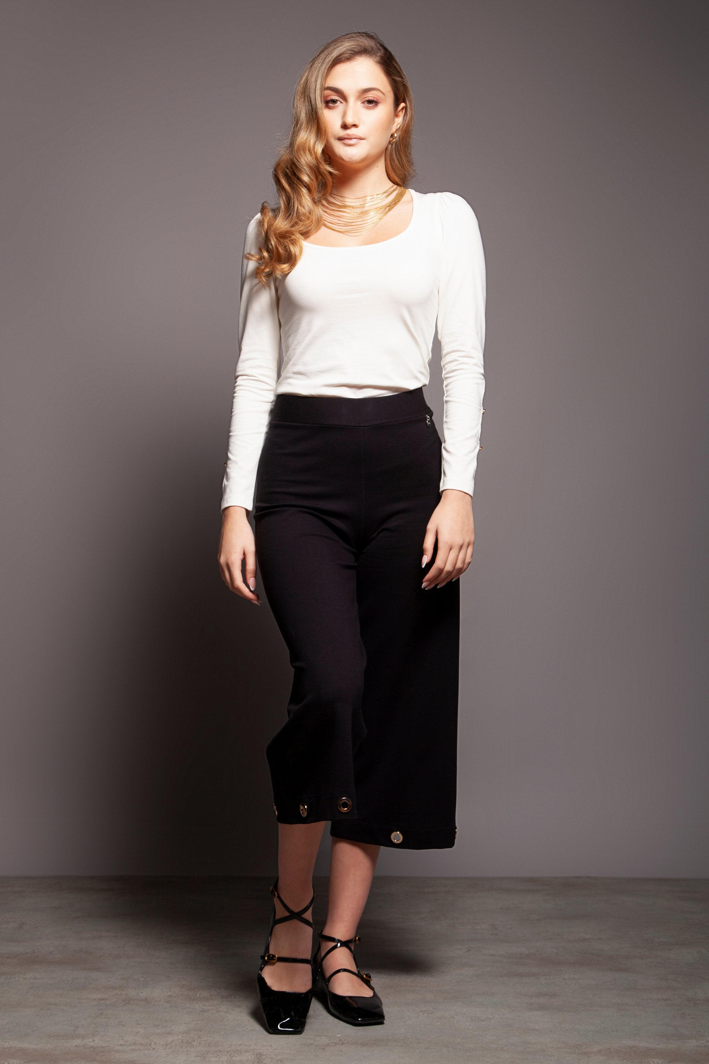 Camiseta blanca aberturas en mangas Lolitas&L - lolitasyl.com