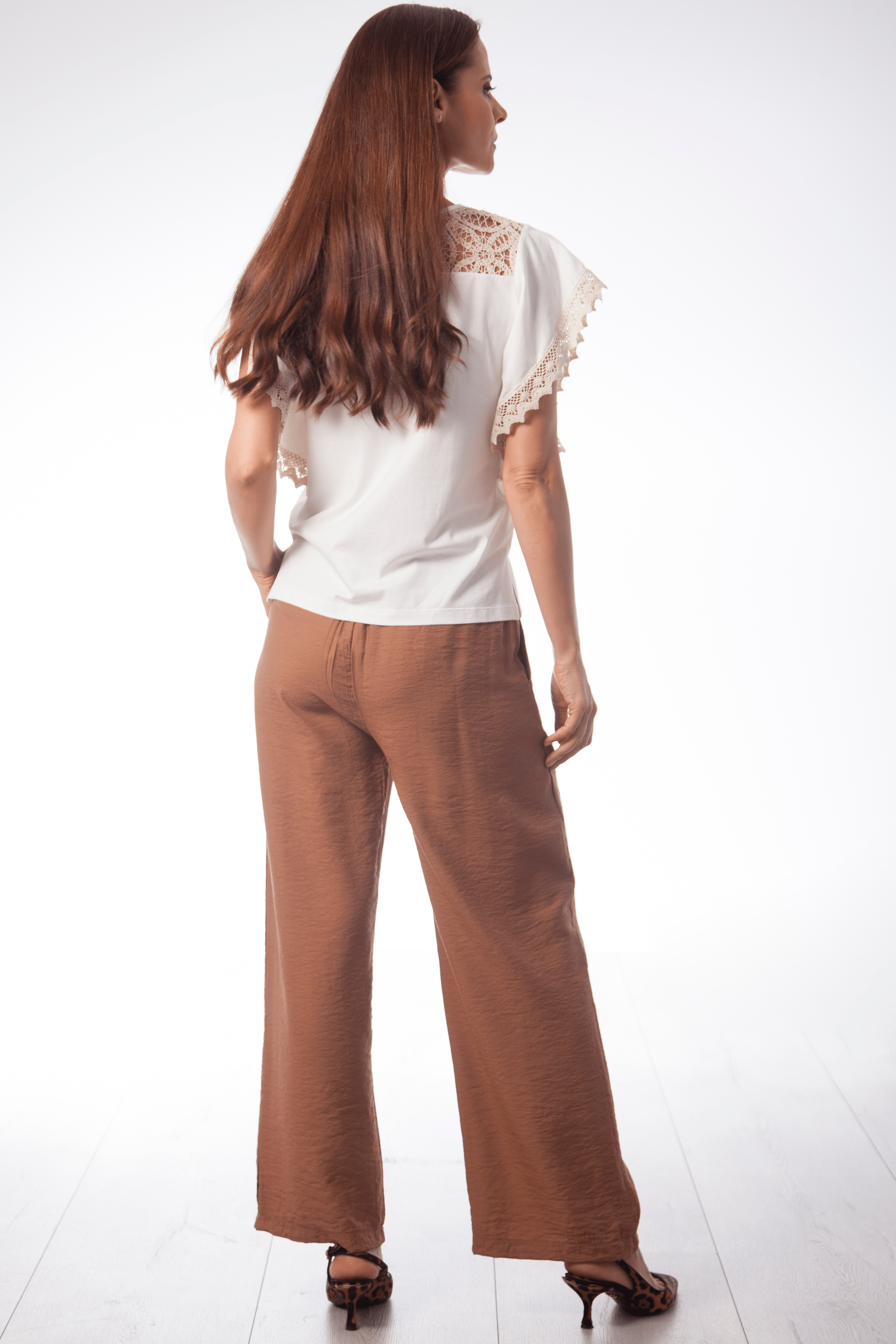 Camiseta blanca bordado grogre en delantero y mangas Lolitas&L - lolitasyl.com