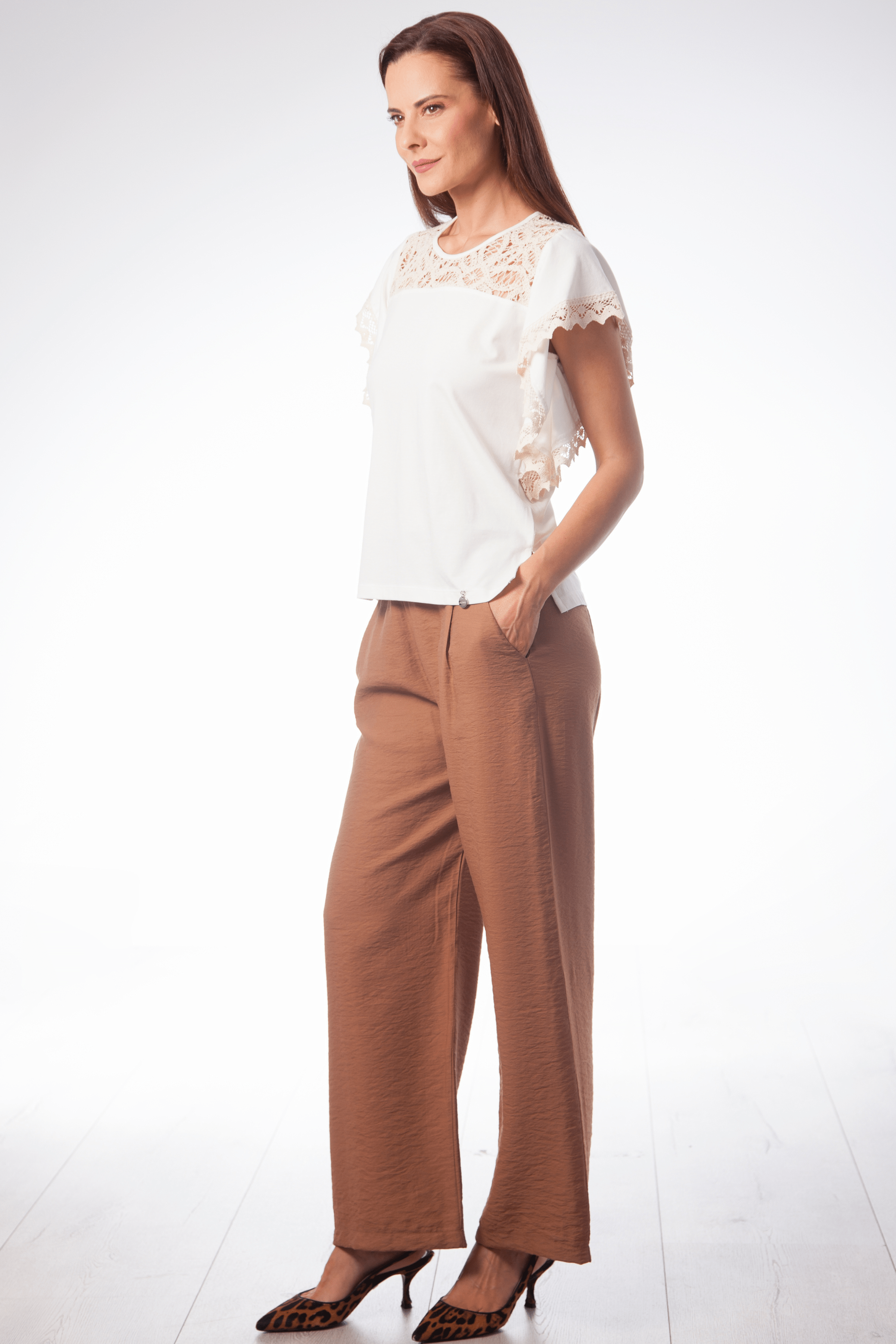 Camiseta blanca bordado grogre en delantero y mangas Lolitas&L - lolitasyl.com