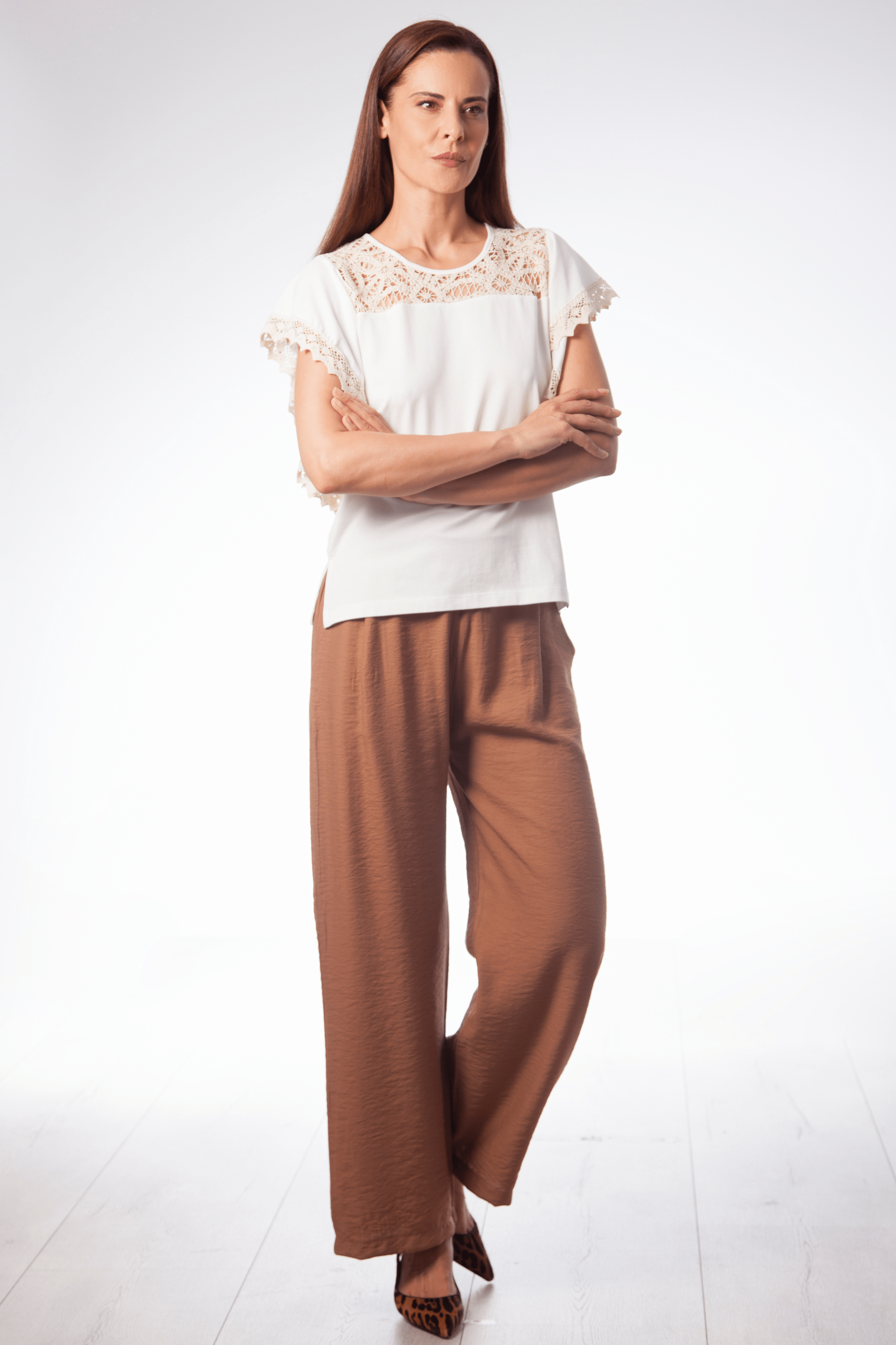 Camiseta blanca bordado grogre en delantero y mangas Lolitas&L - lolitasyl.com