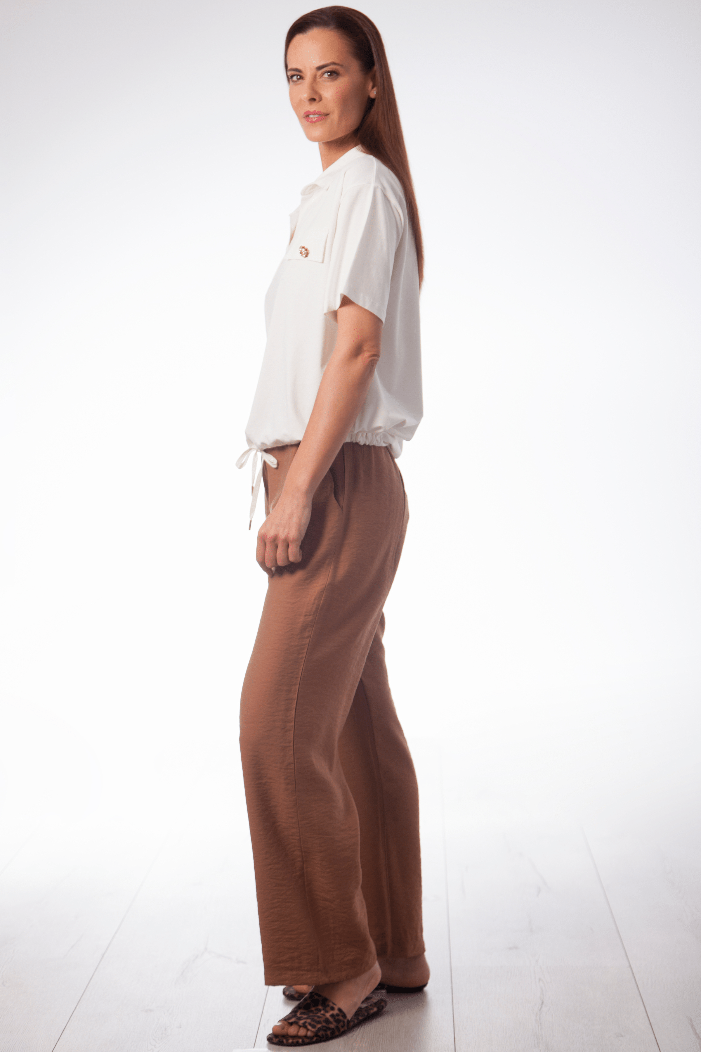 Camiseta blanca camisera con tapetas y botones dorados Lolitas&L - lolitasyl.com