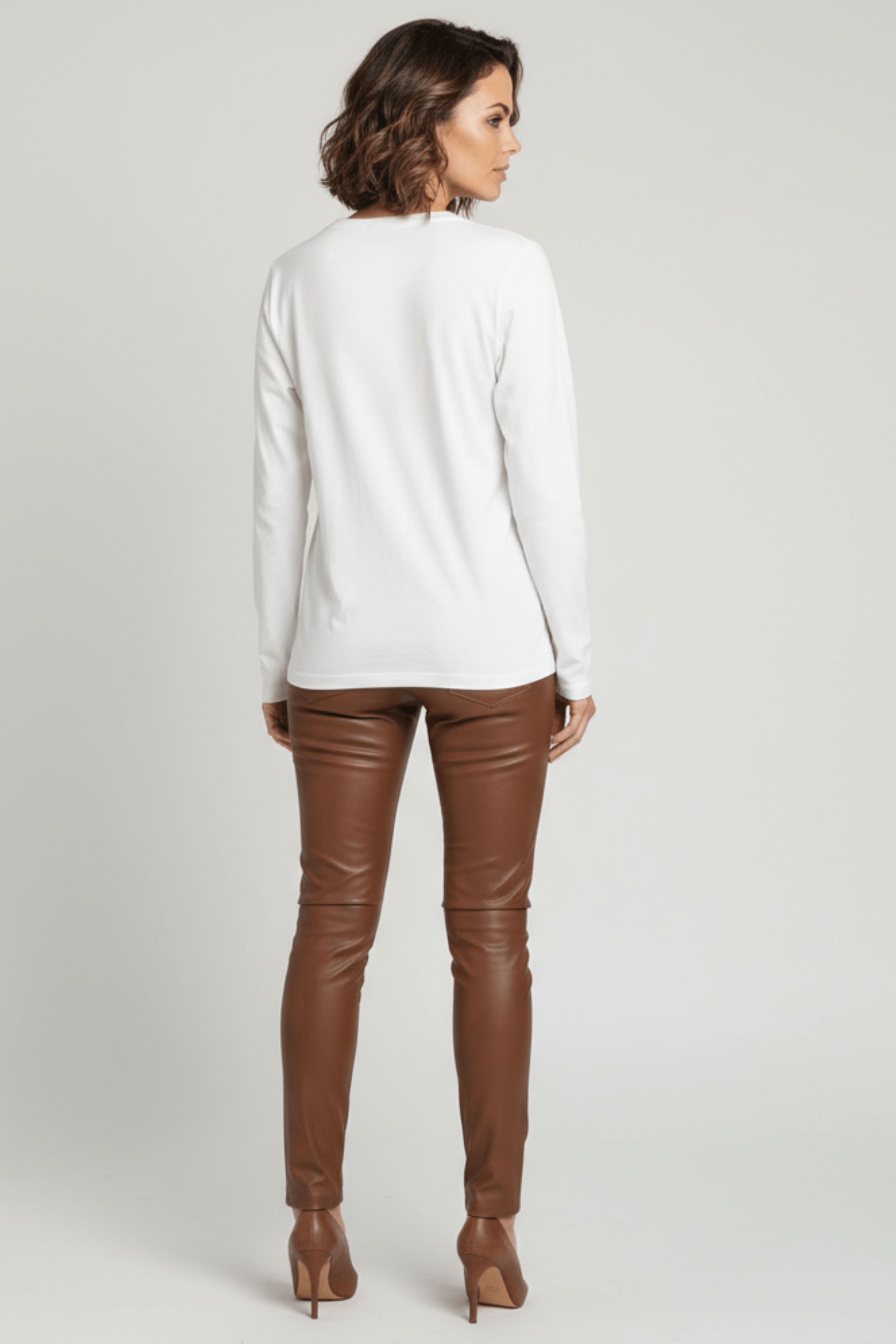 Camiseta blanca con bolsito de flecos marron manga larga Lolitas&L - lolitasyl.com