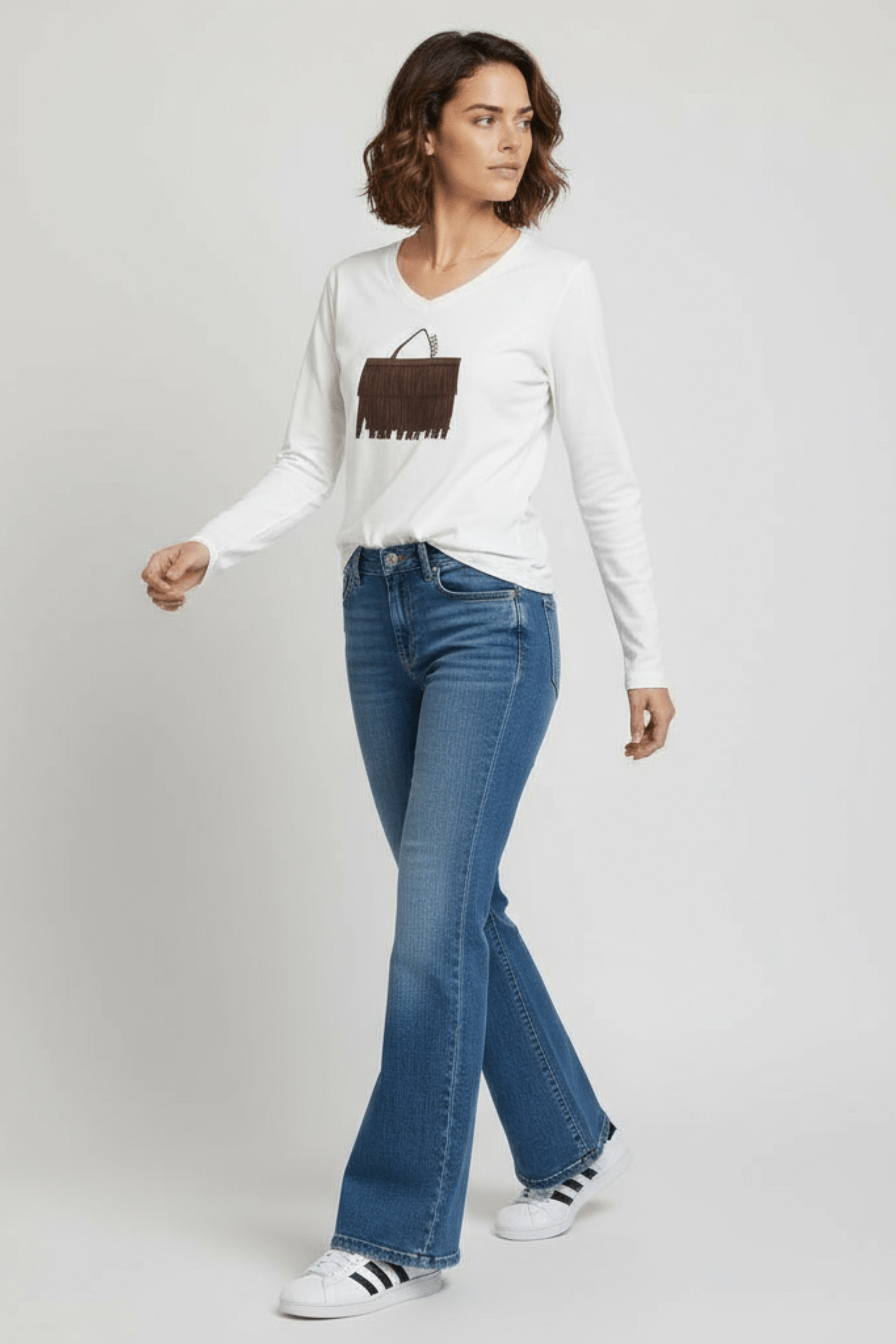 Camiseta blanca con bolsito de flecos marron manga larga Lolitas&L - lolitasyl.com