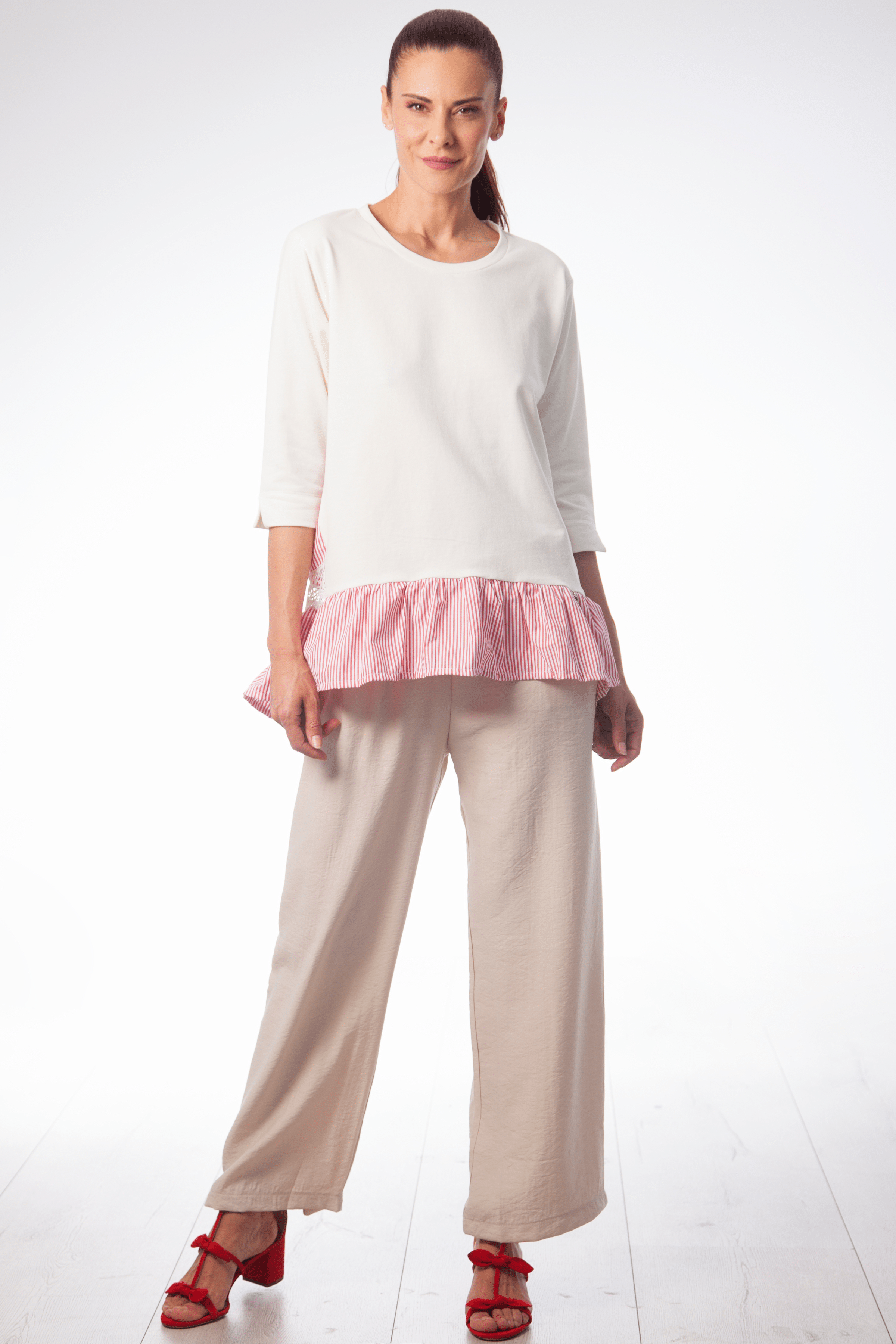 Camiseta blanca con espalda y volante mil rayas rosa Lolitas&L - lolitasyl.com