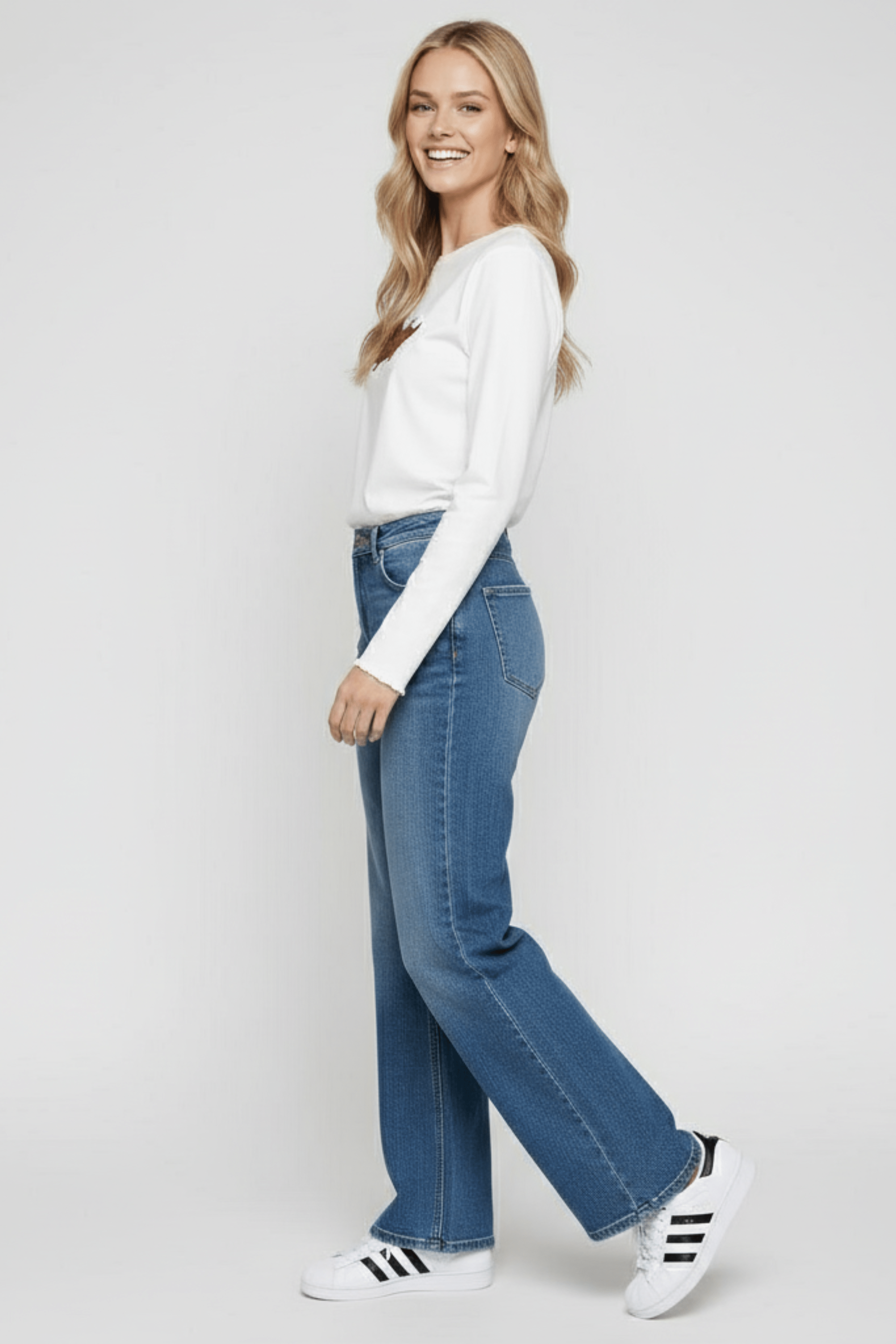 Camiseta blanca con perro bordado de flecos manga larga Lolitas&L - lolitasyl.com