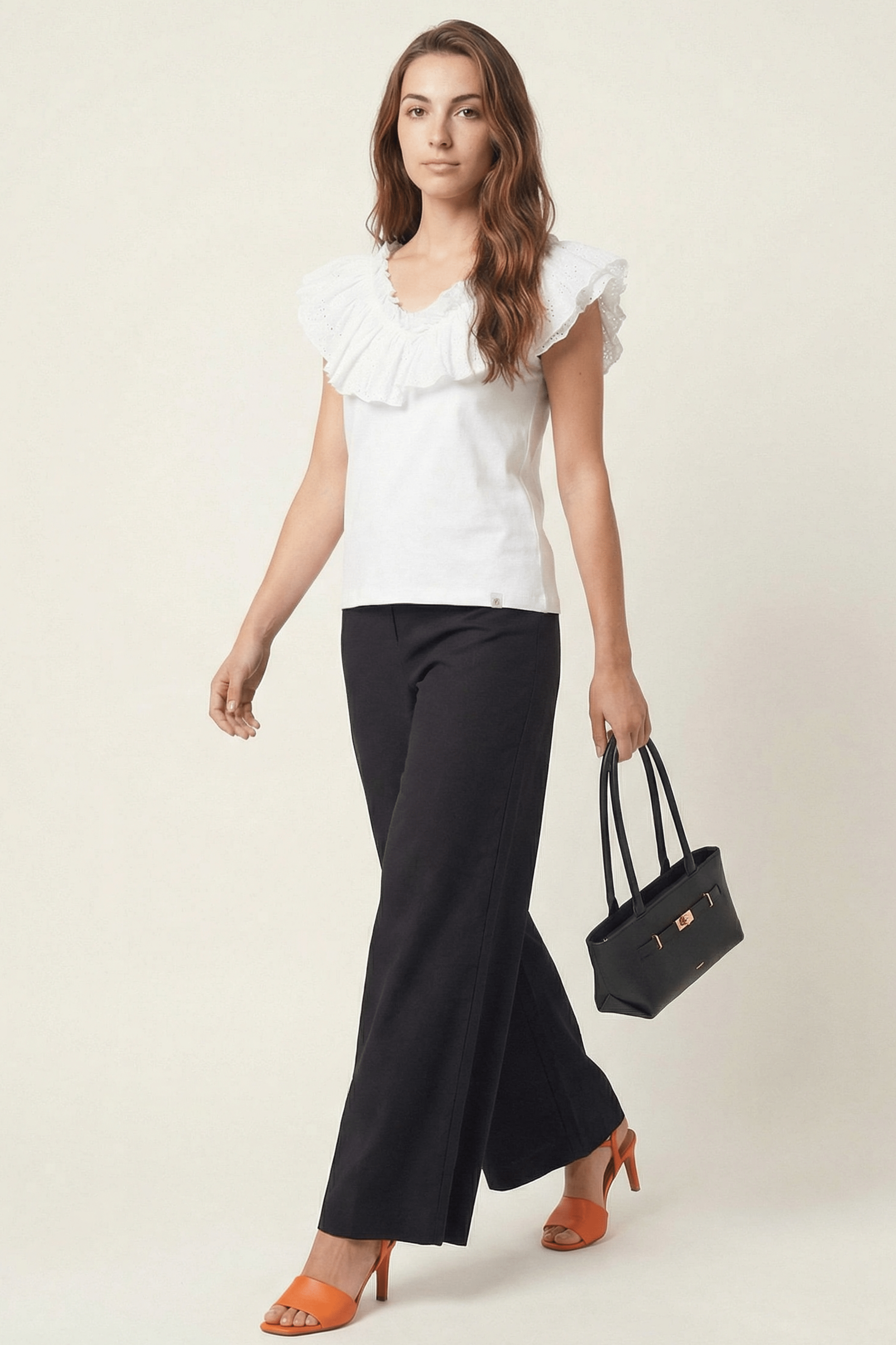 Camiseta blanca con volante bordado ingles en escote Lolitas&L - lolitasyl.com