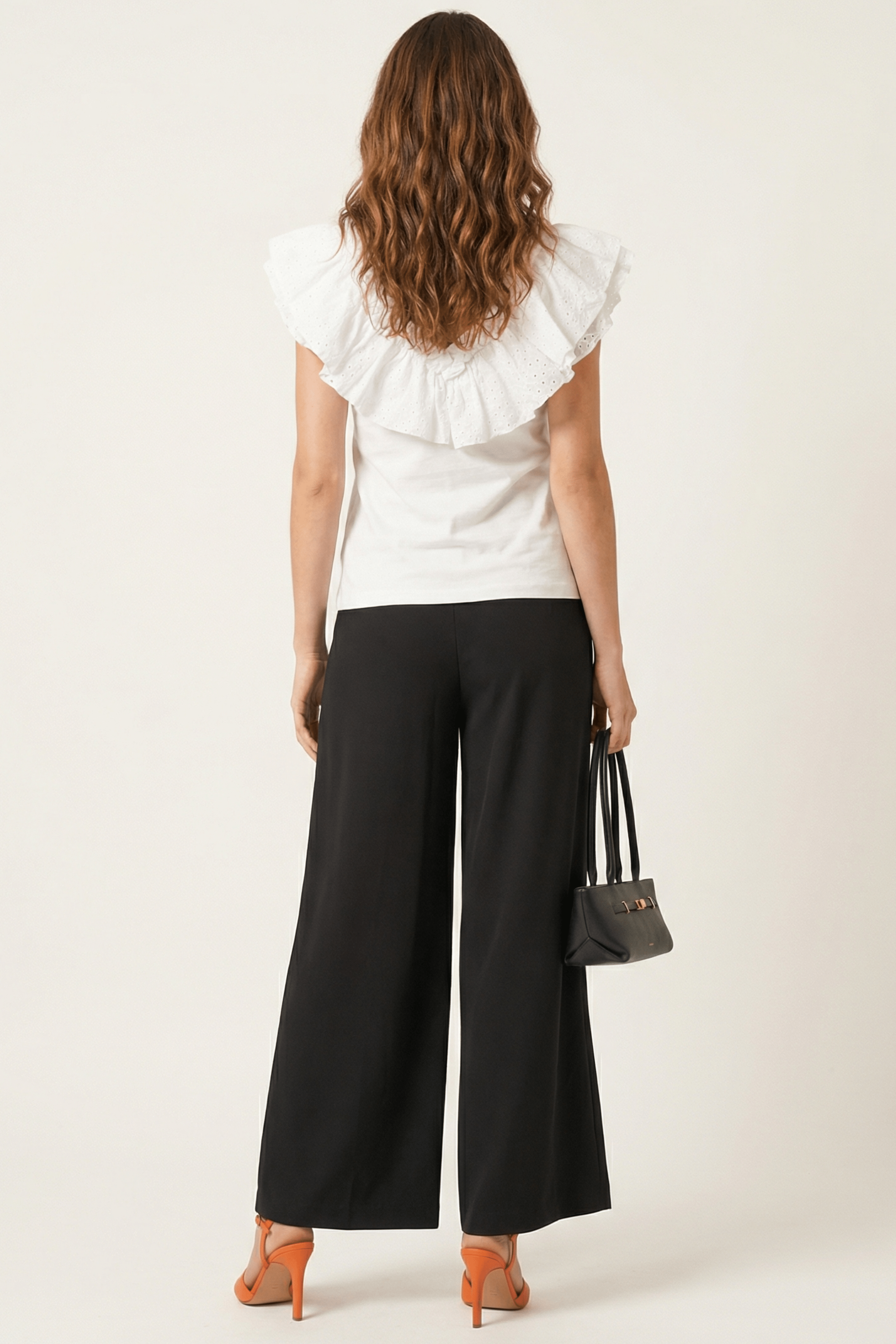 Camiseta blanca con volante bordado ingles en escote Lolitas&L - lolitasyl.com