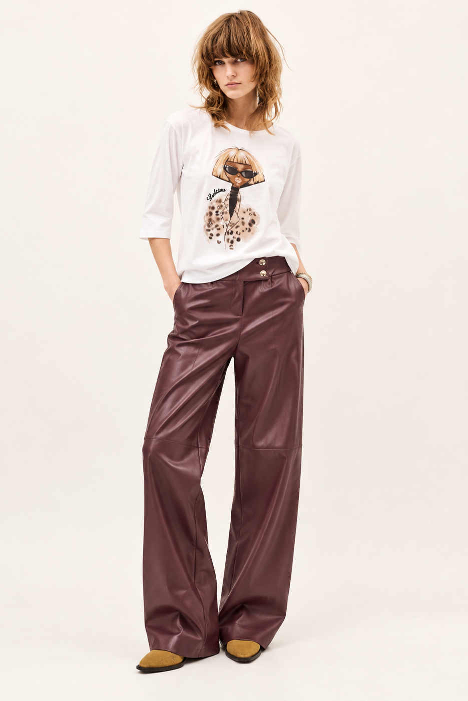 Camiseta Blanca de Cuello Barco con Print Digital y Accesorios – Lolitas&L