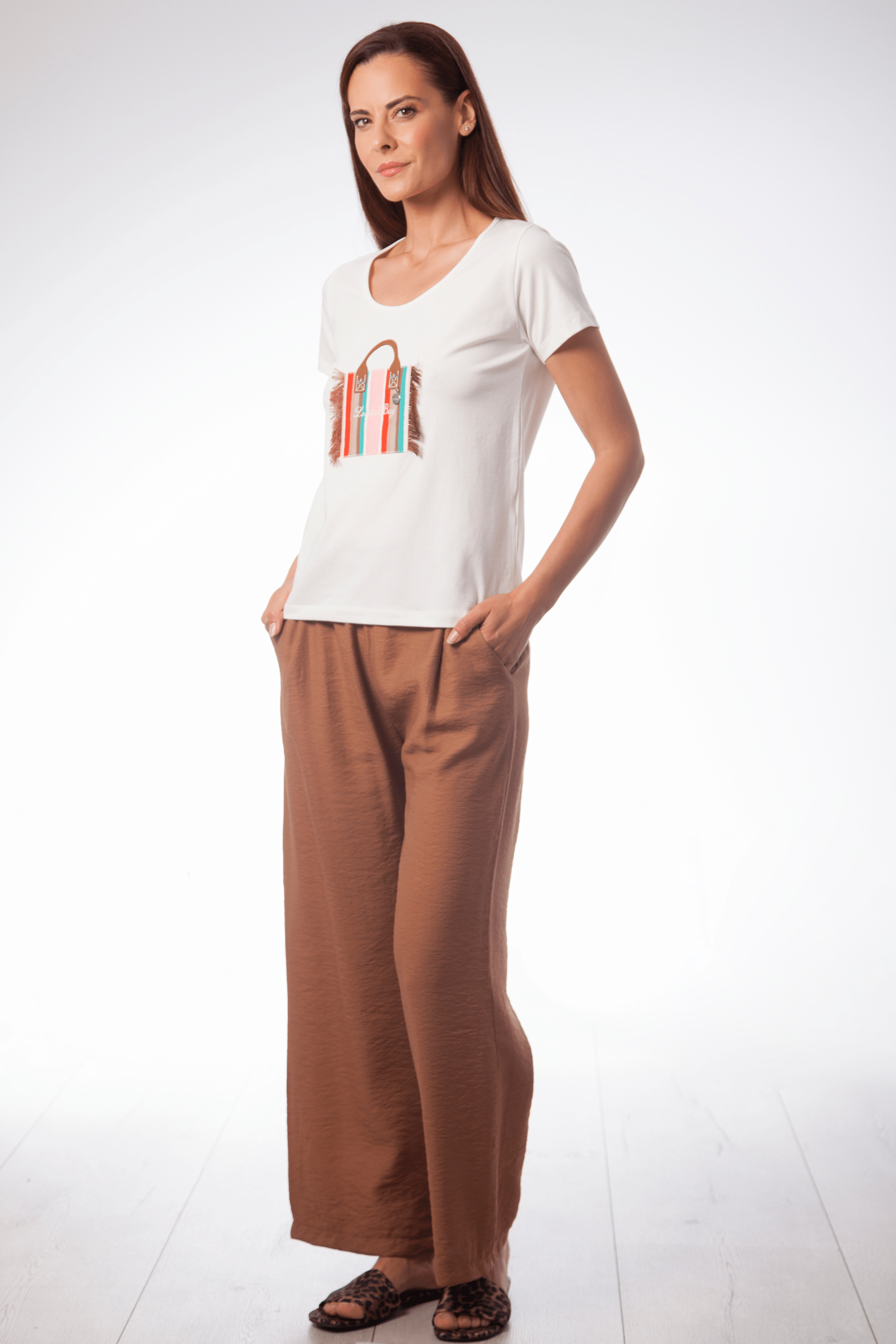 Camiseta blanca detalle bordado bolso con flecos Lolitas&L - lolitasyl.com