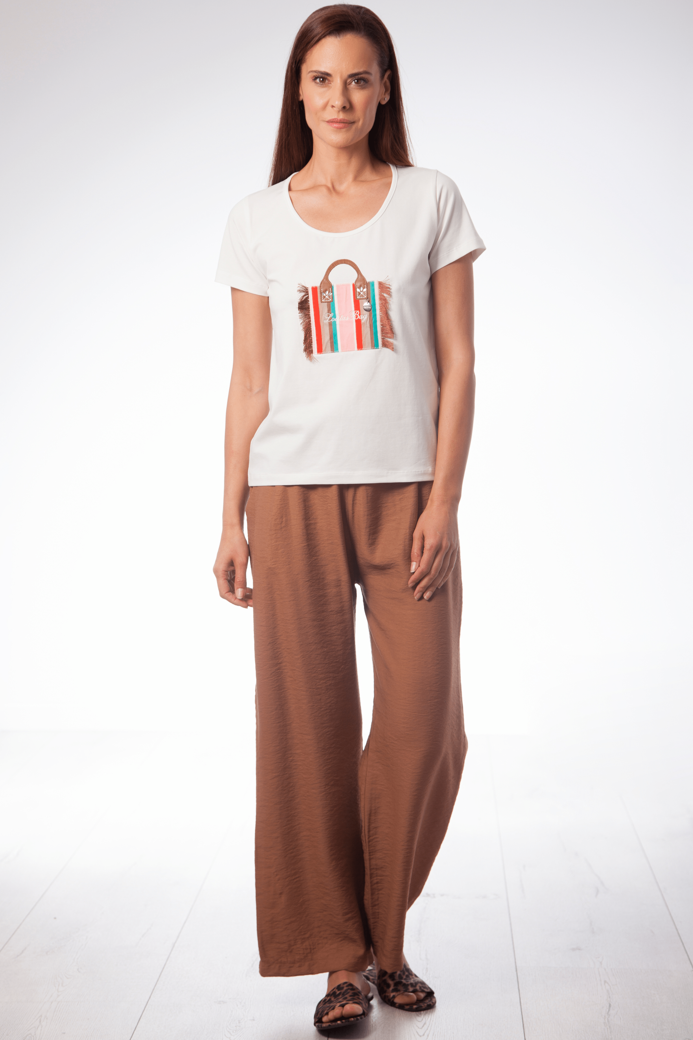 Camiseta blanca detalle bordado bolso con flecos Lolitas&L - lolitasyl.com