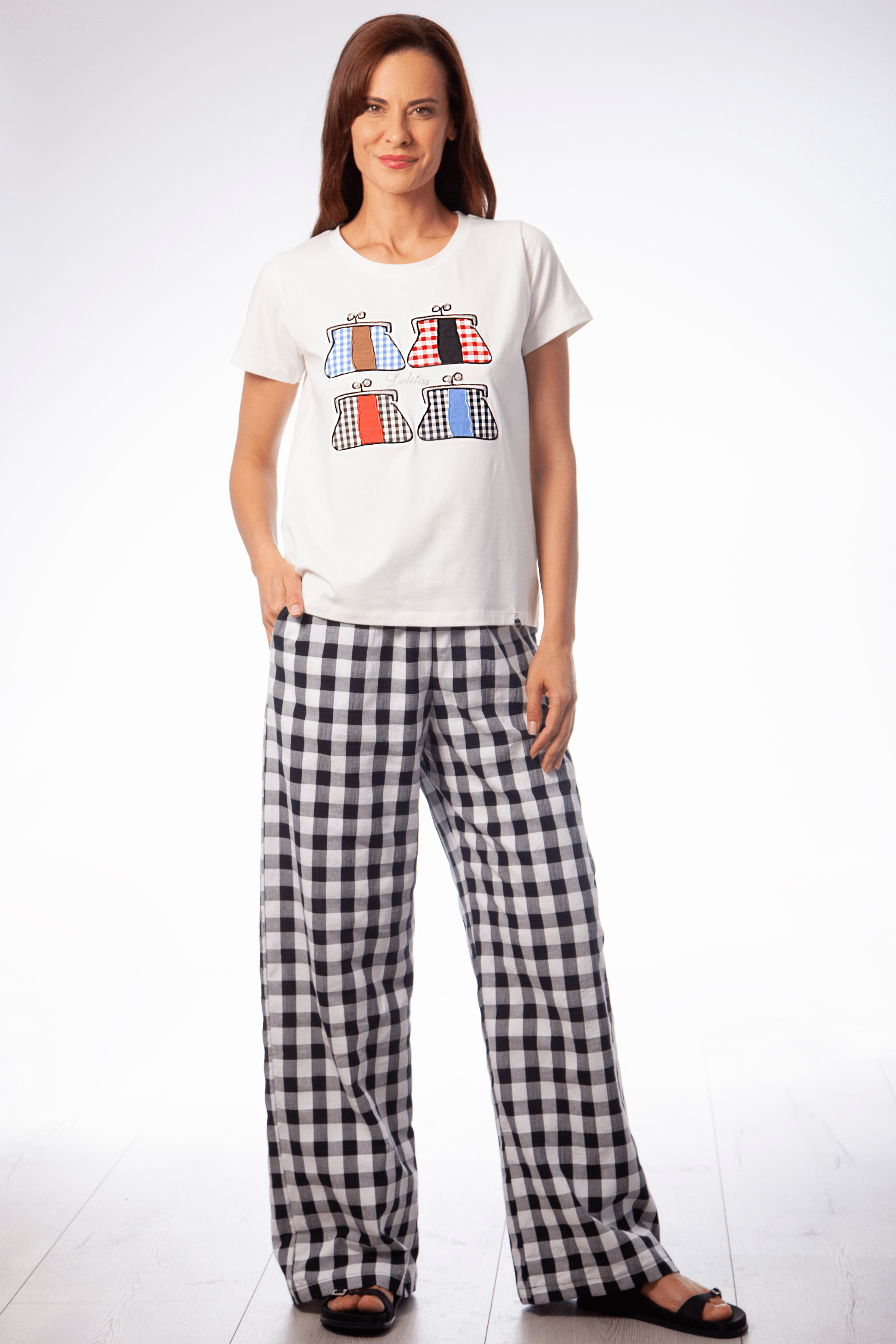 Camiseta blanca motivo bolsitos bordados Lolitas&L - lolitasyl.com