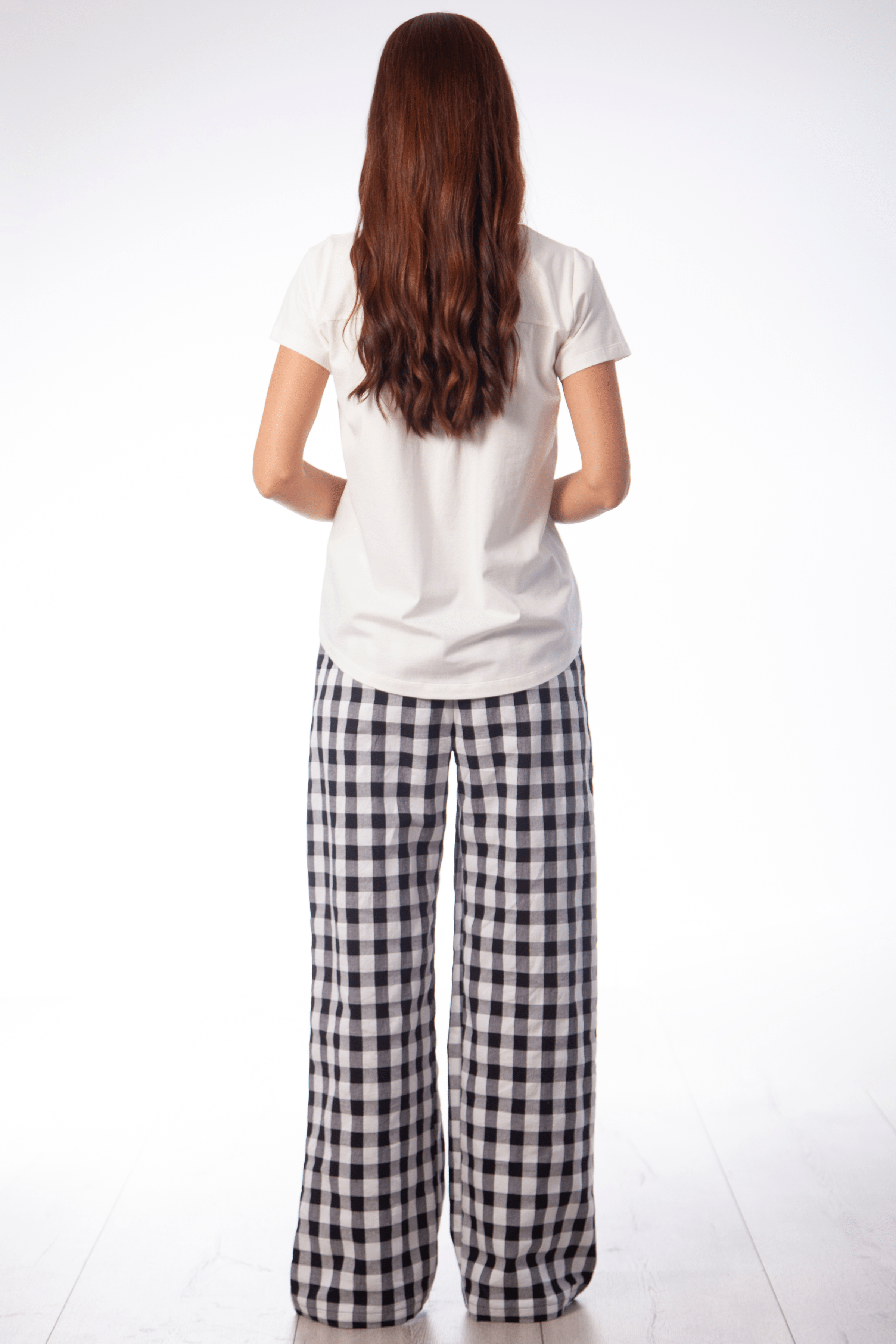 Camiseta blanca motivo bolsitos bordados Lolitas&L - lolitasyl.com