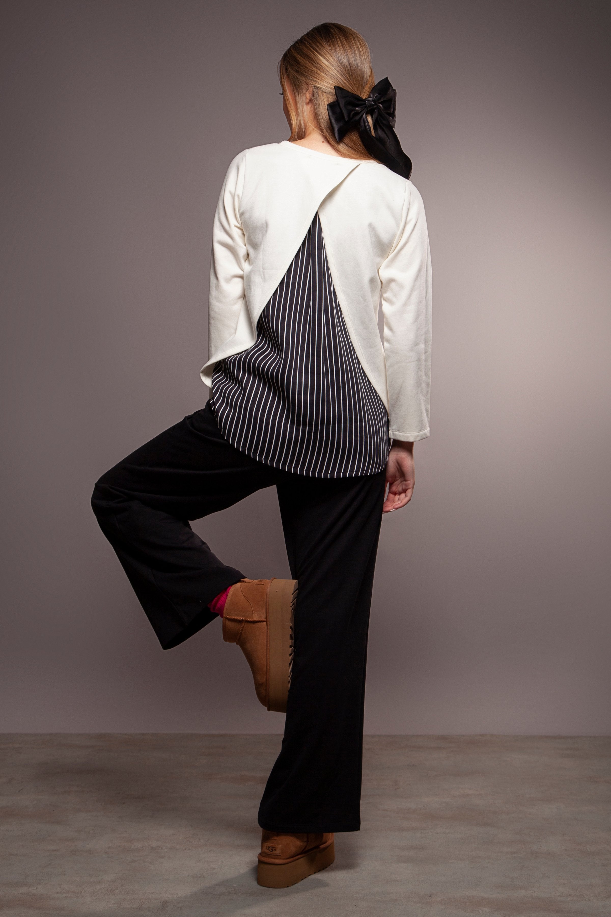 Camiseta blanca motivo kitty con quilla en la espalda Lolitas&L - lolitasyl.com