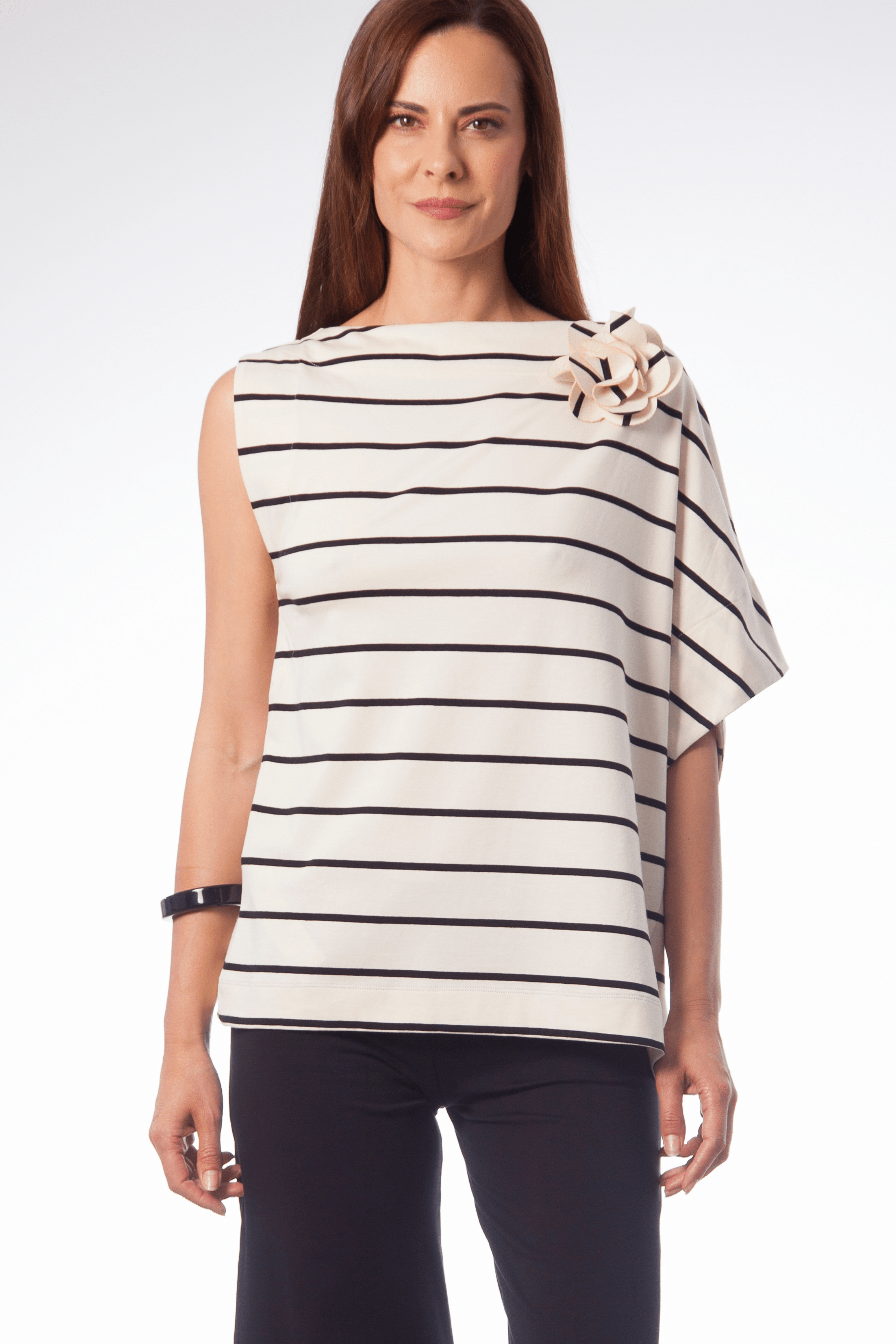 Camiseta blanca rayas asimetrica con flor Lolitas&L - lolitasyl.com