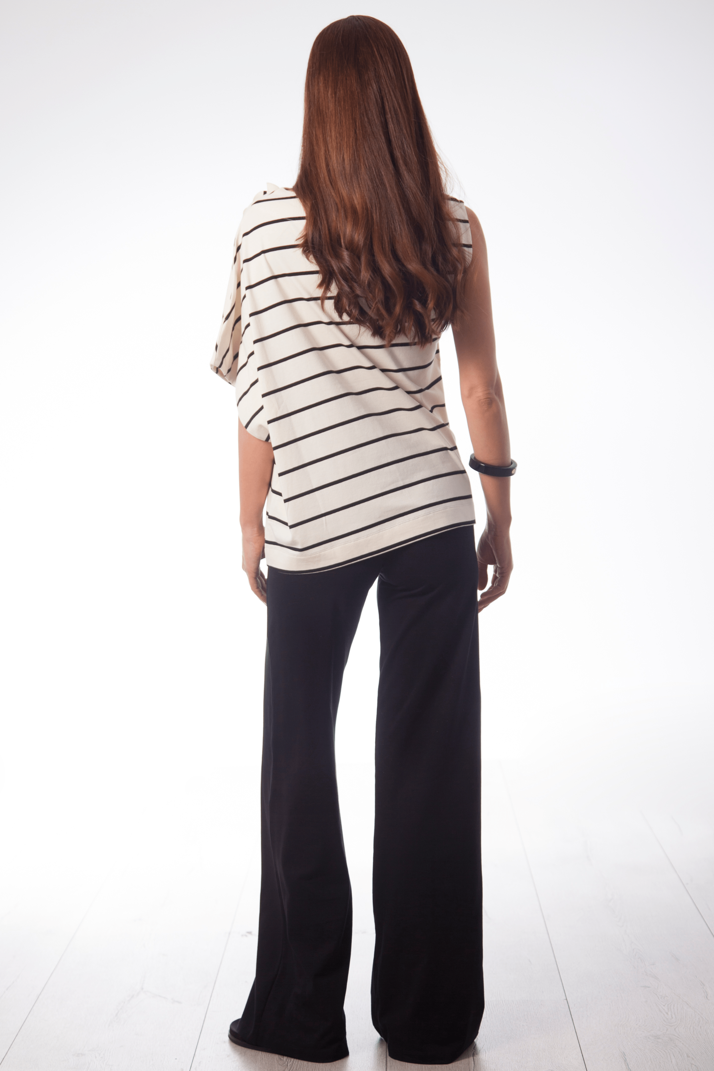 Camiseta blanca rayas asimetrica con flor Lolitas&L - lolitasyl.com