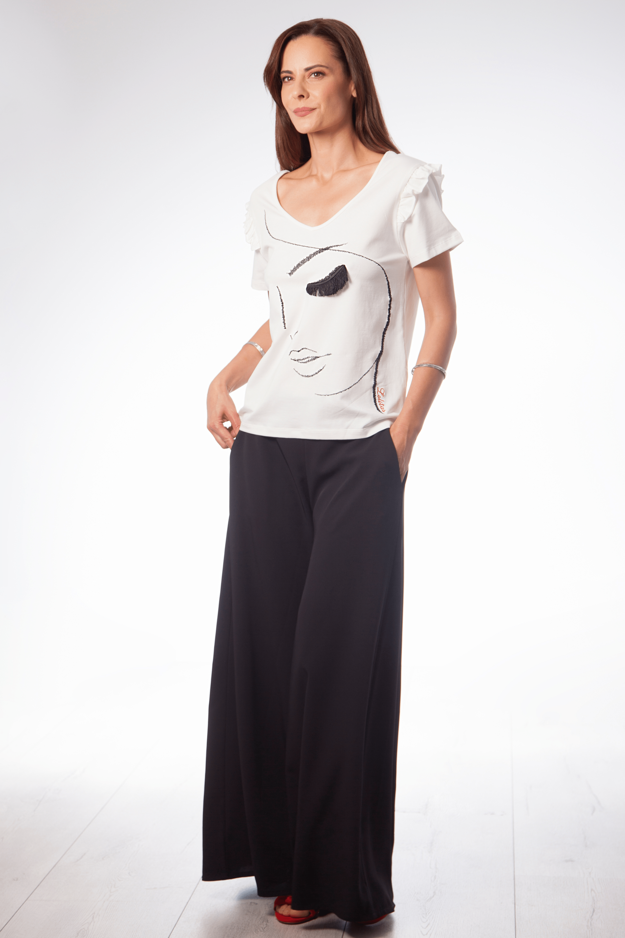 Camiseta blanca silueta estampada con pestaña lolitas&L - lolitasyl.com