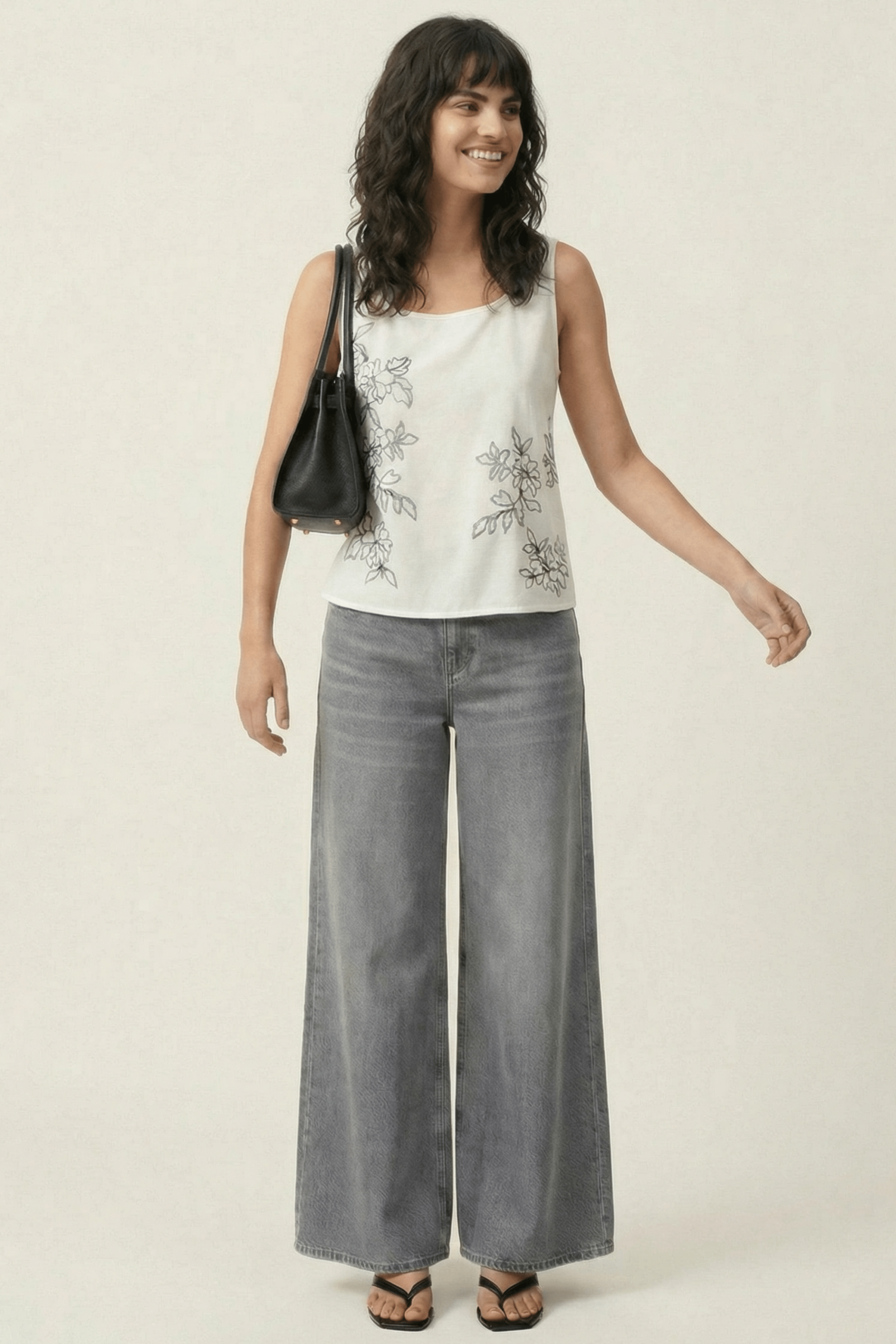 Camiseta blanca tirantes con bordado flor Lolitas&L - lolitasyl.com