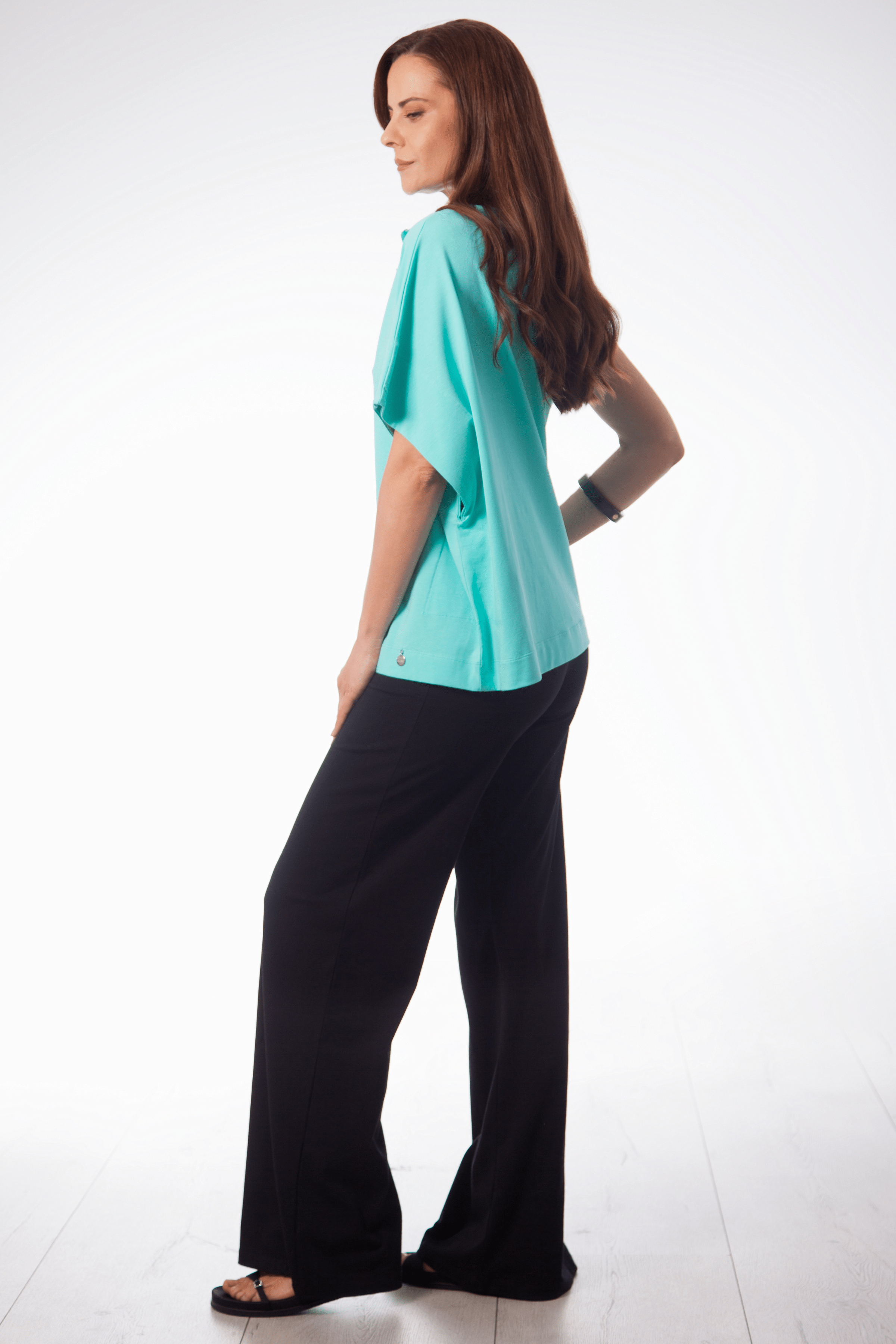 Camiseta celeste asimetrica con flor Lolitas&L - lolitasyl.com