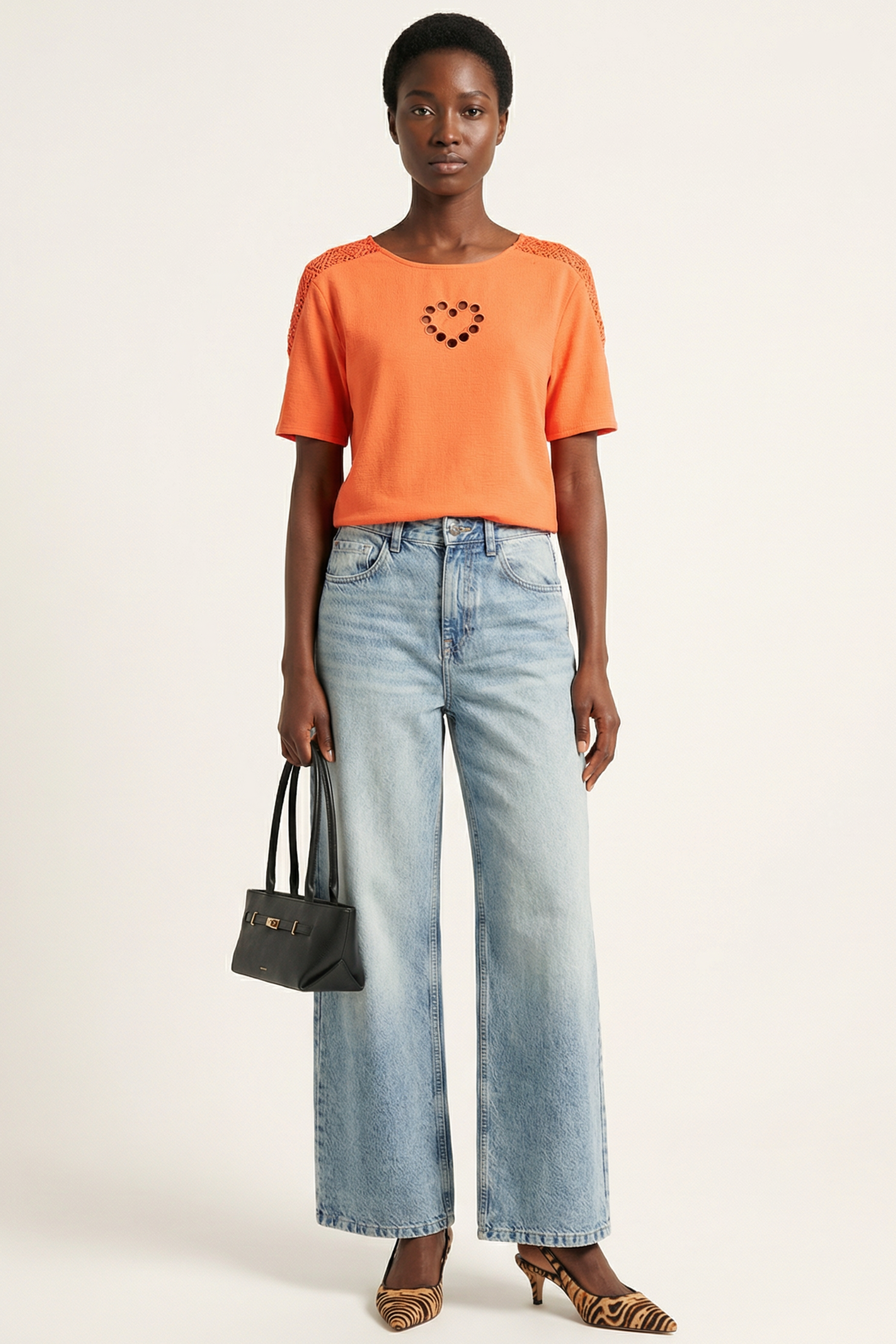 Camiseta coral corazon bordado con grogre contraste negro LolitasyL