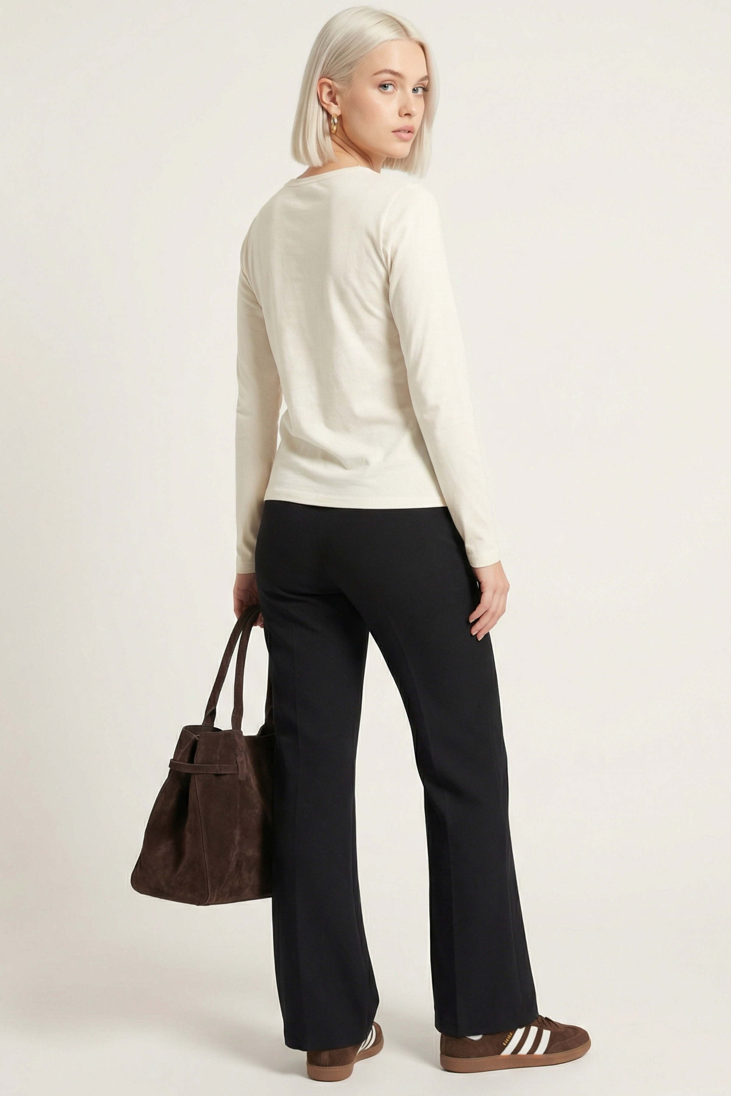 Camiseta crema basica con escote collar y manga larga Lolitas&L