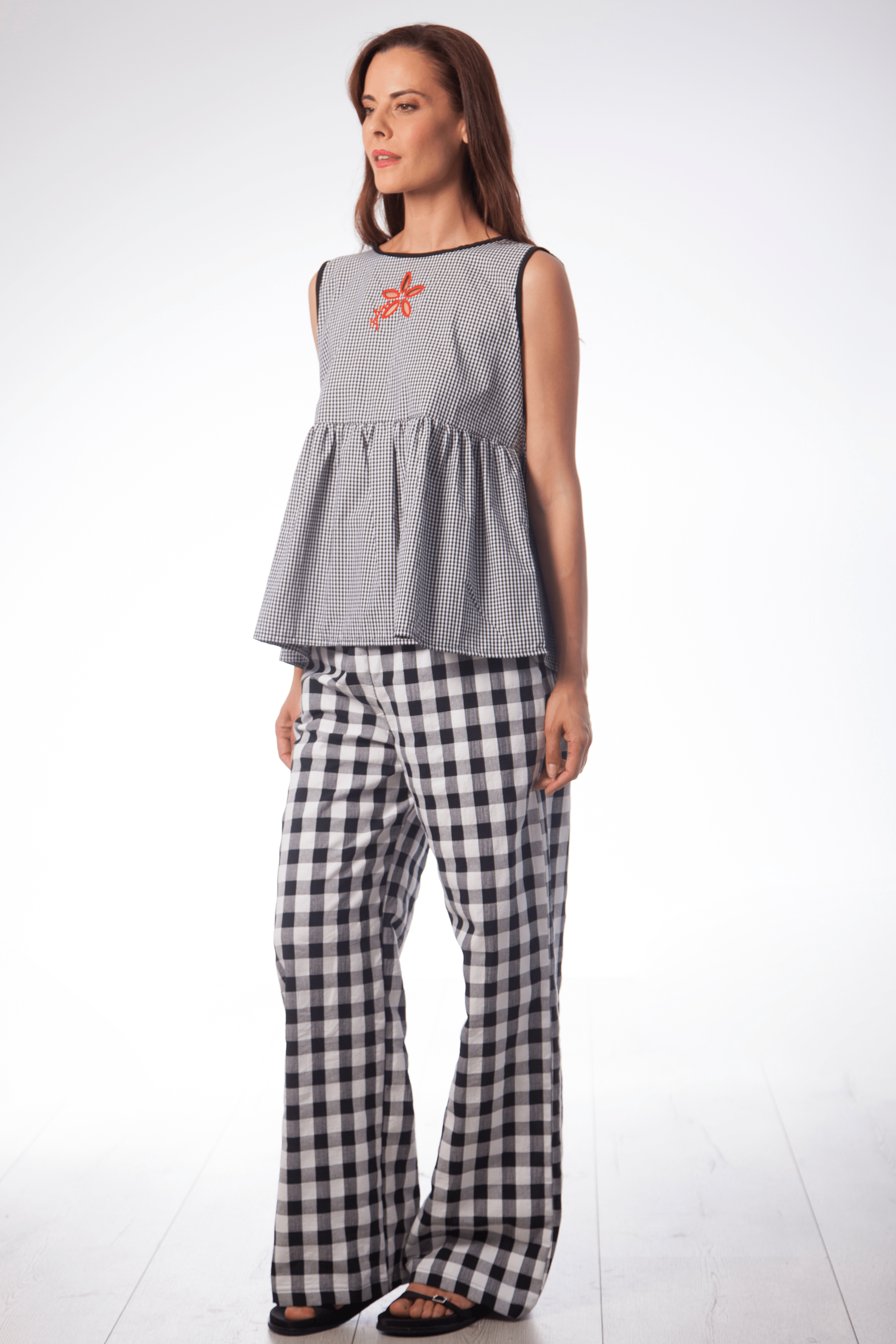 Camiseta cuadro vichy negro con bordado flor Lolitas&L - lolitasyl.com