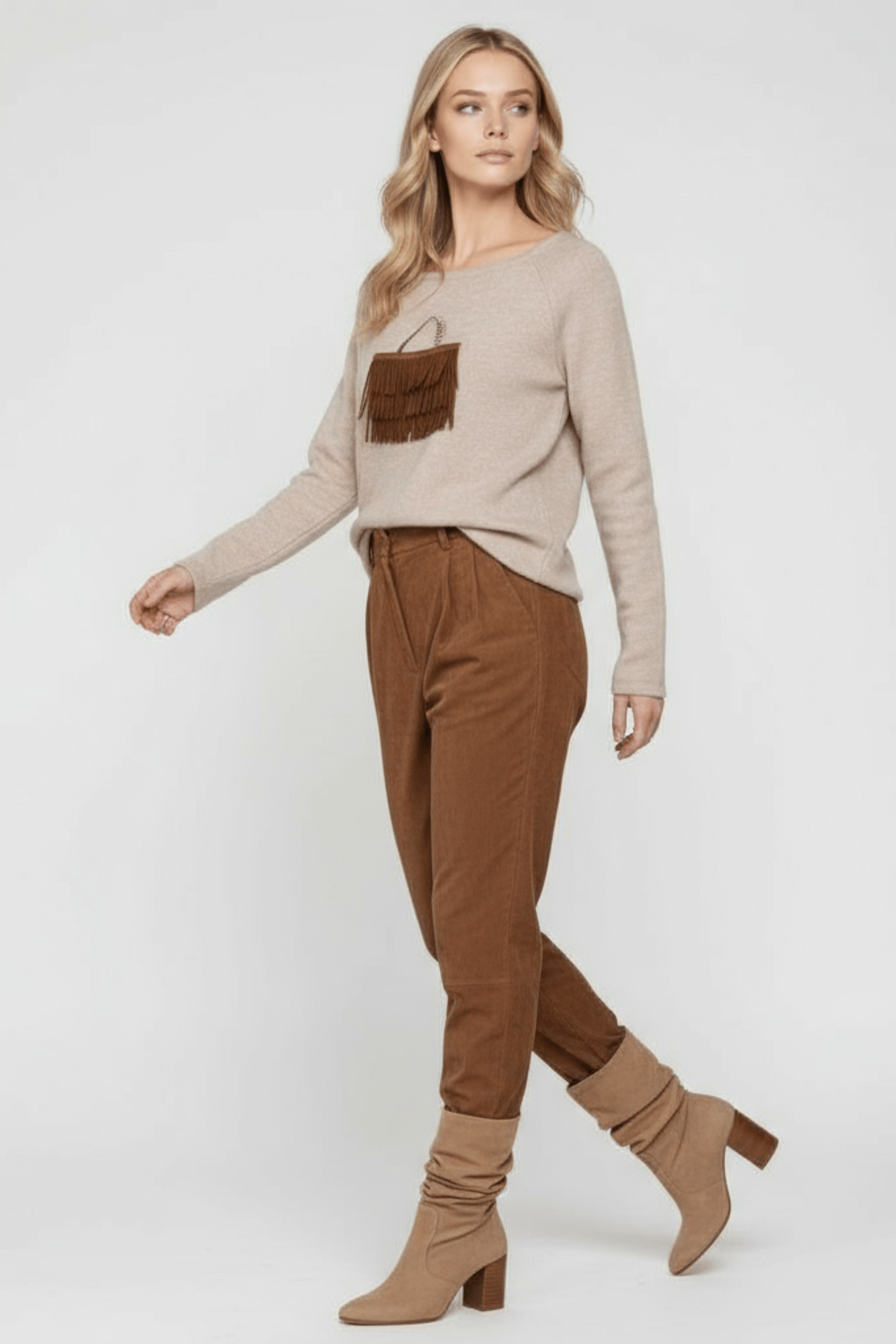 Camiseta de punto beige con bolsito de antelina flecos Lolitas&L - lolitasyl.com