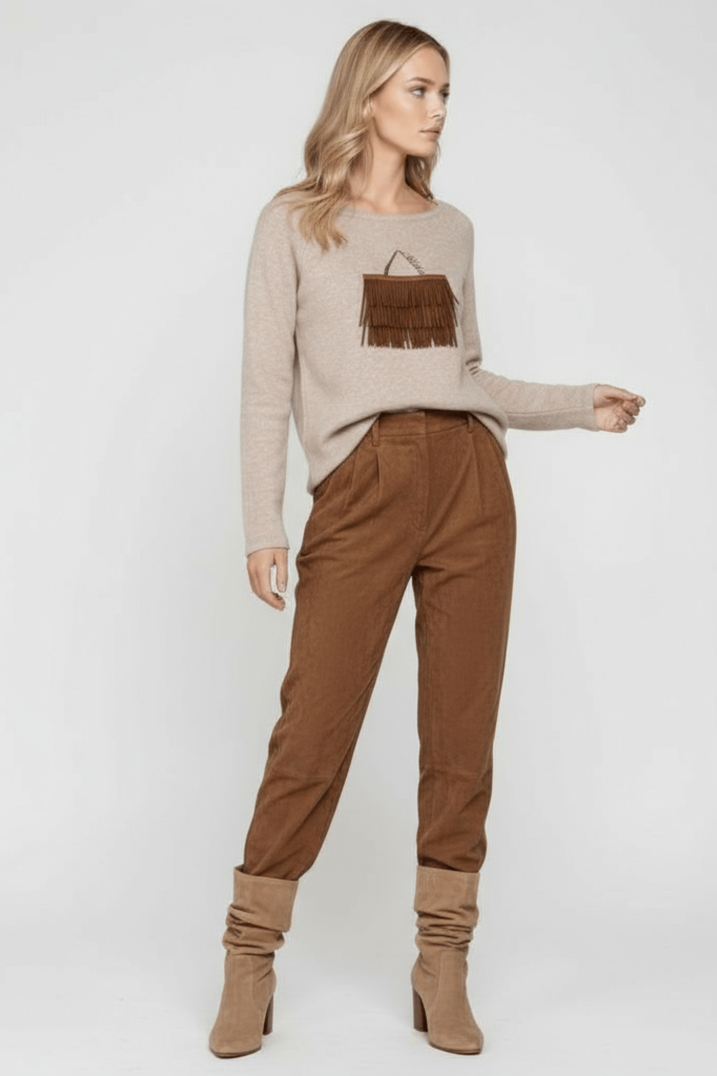 Camiseta de punto beige con bolsito de antelina flecos Lolitas&L - lolitasyl.com