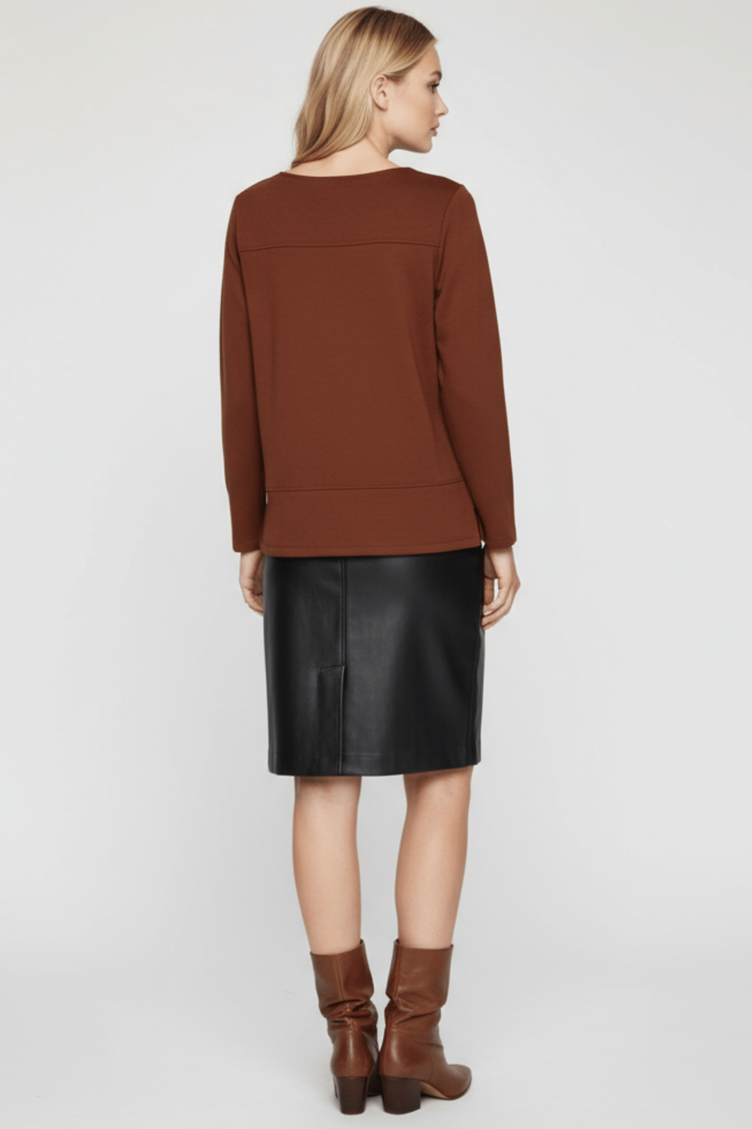 Camiseta de punto marron con botones dorados Lolitas&L - lolitasyl.com