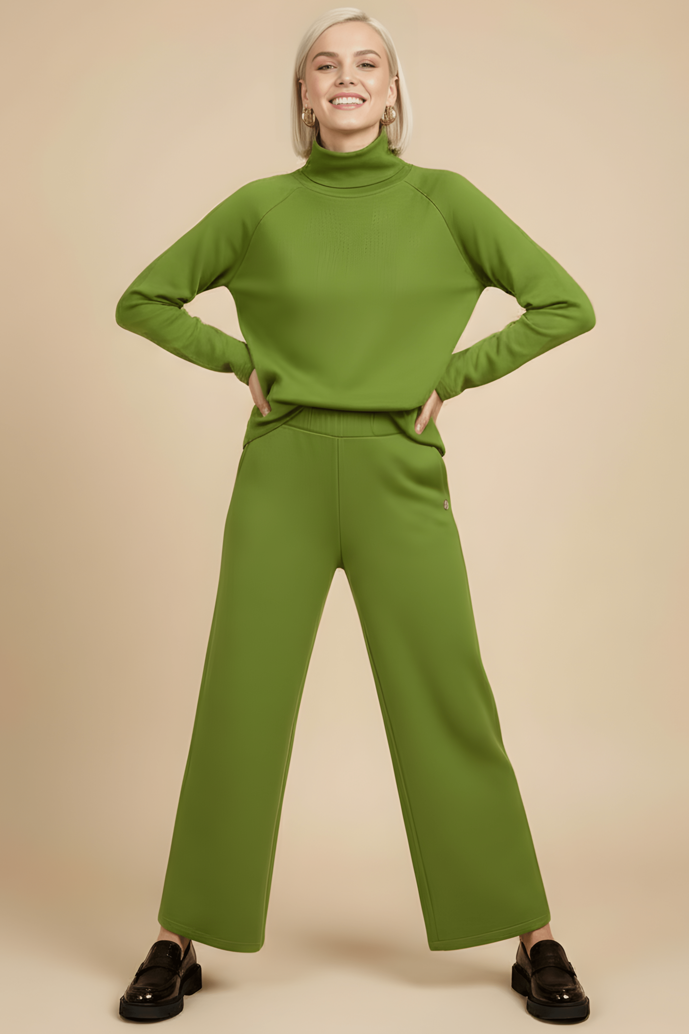 Camiseta de punto verde cuello alto con strass Lolitas&L - lolitasyl.com