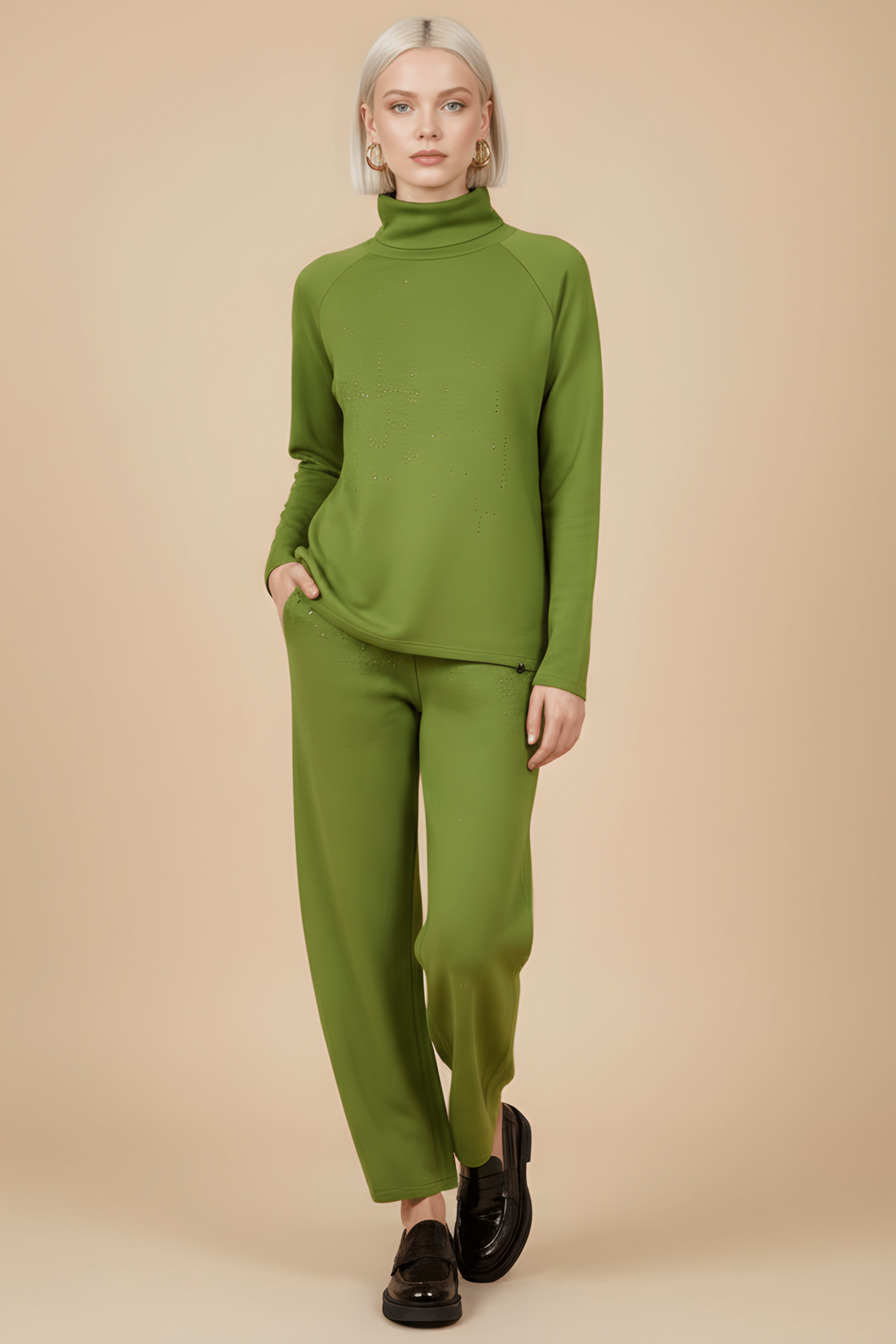 Camiseta de punto verde cuello alto con strass Lolitas&L - lolitasyl.com