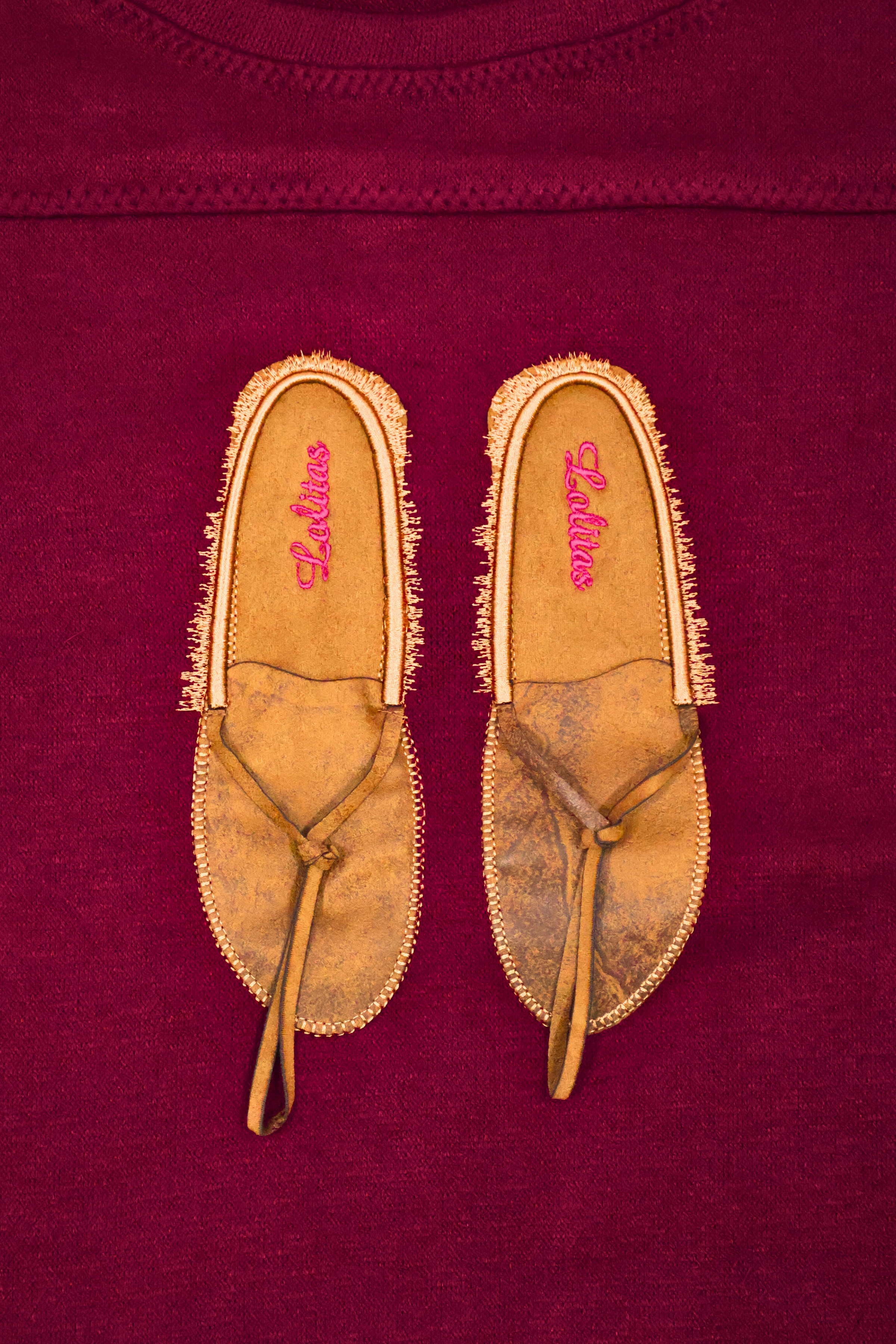 Camiseta granate bordado zapatillas indias cuero Lolitas&L