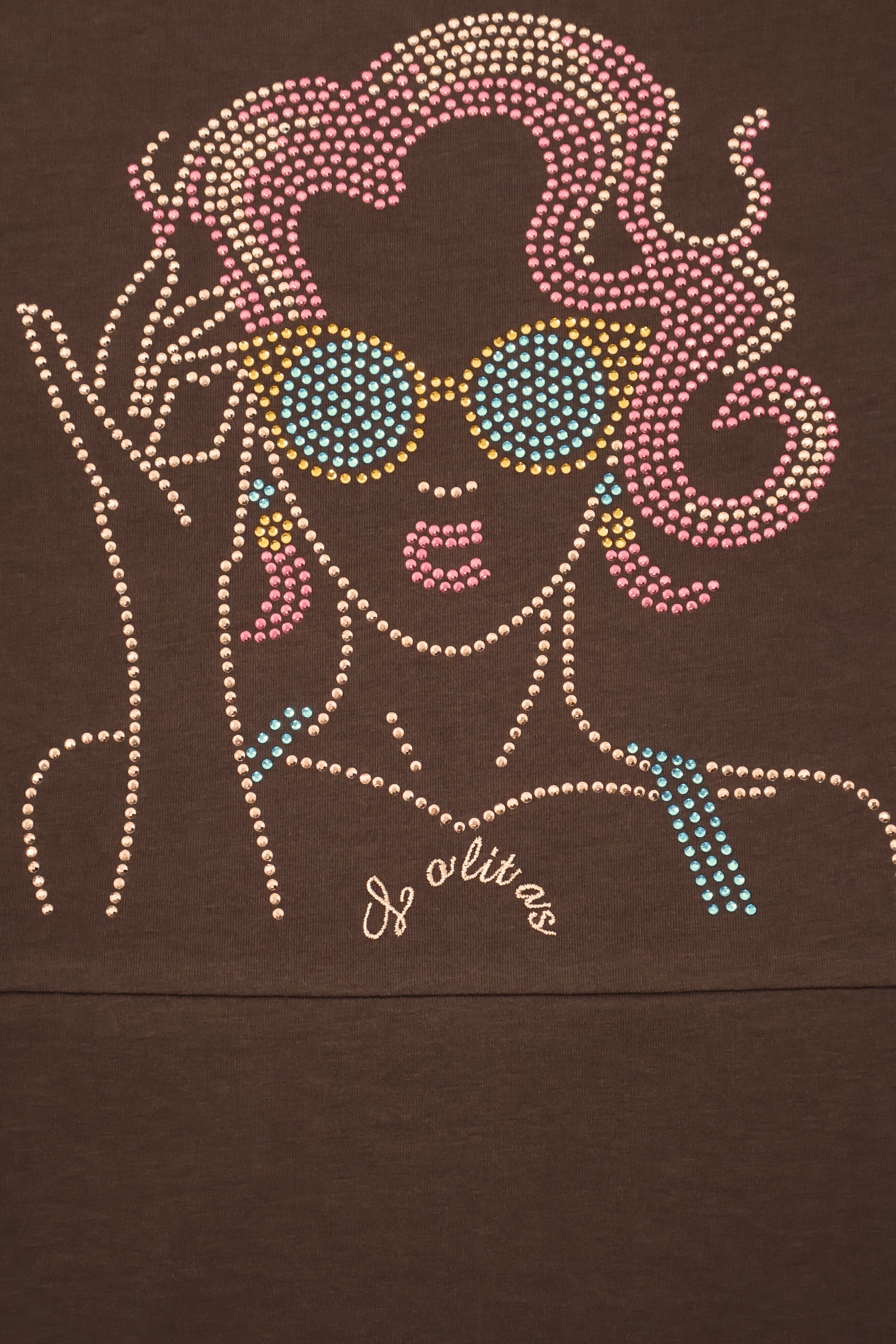 Camiseta marron con mujer gafas de strass Lolitas&L - lolitasyl.com