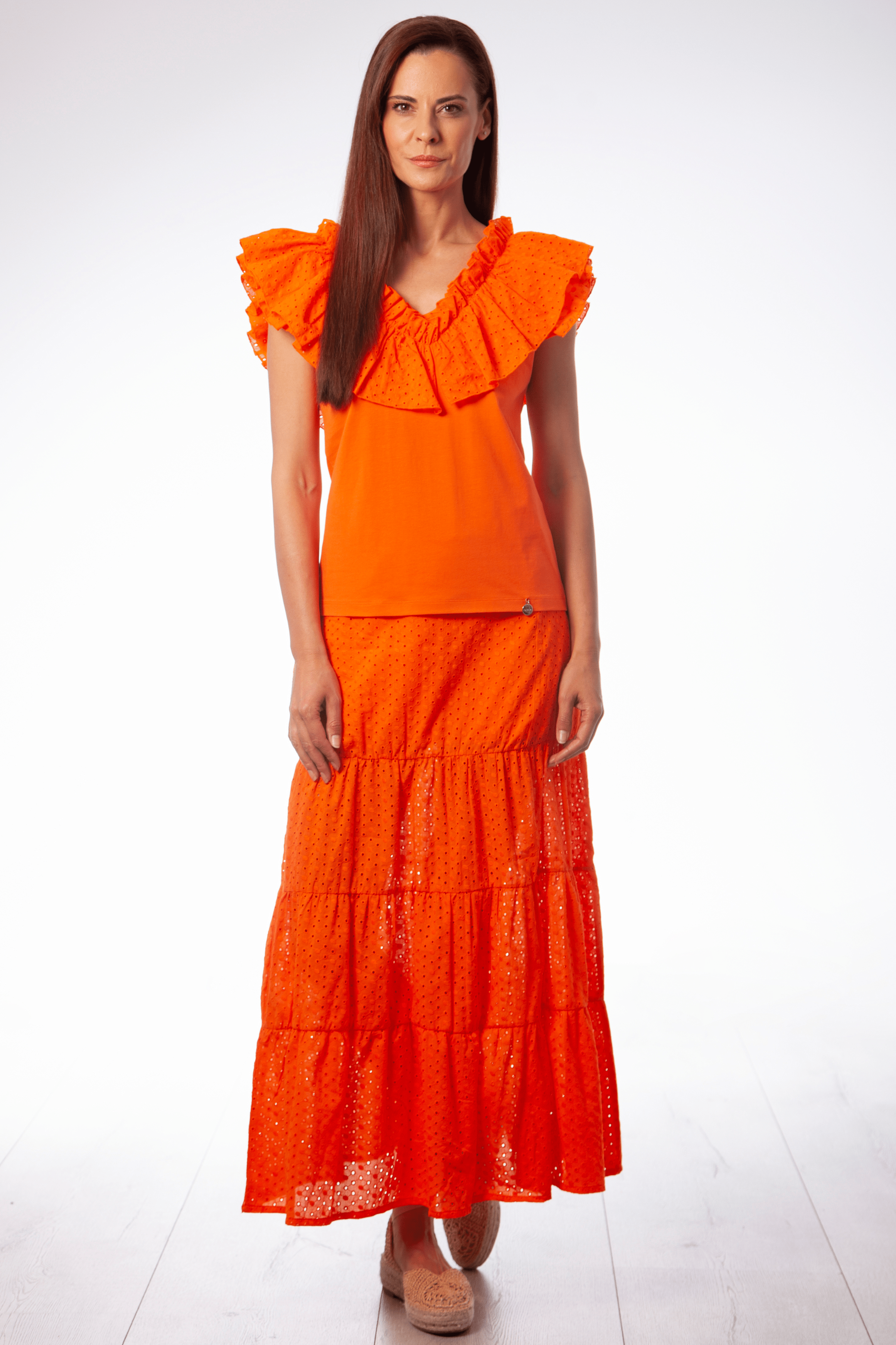 Camiseta naranja con volante bordado ingles en escote Lolitas&L - lolitasyl.com