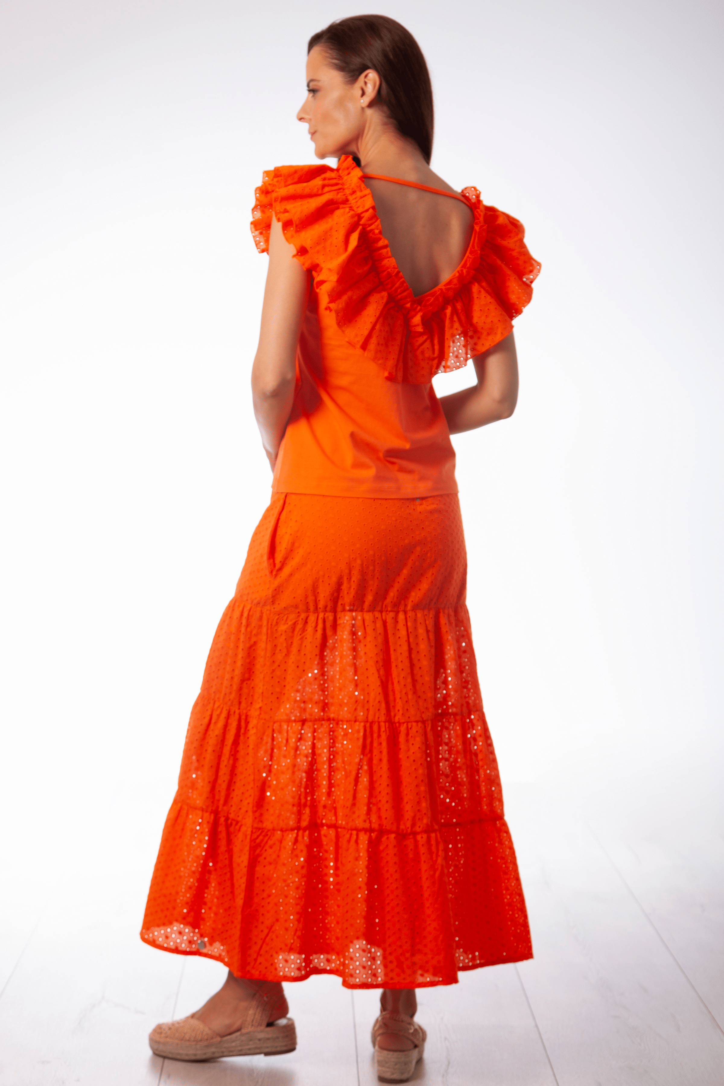 Camiseta naranja con volante bordado ingles en escote Lolitas&L - lolitasyl.com