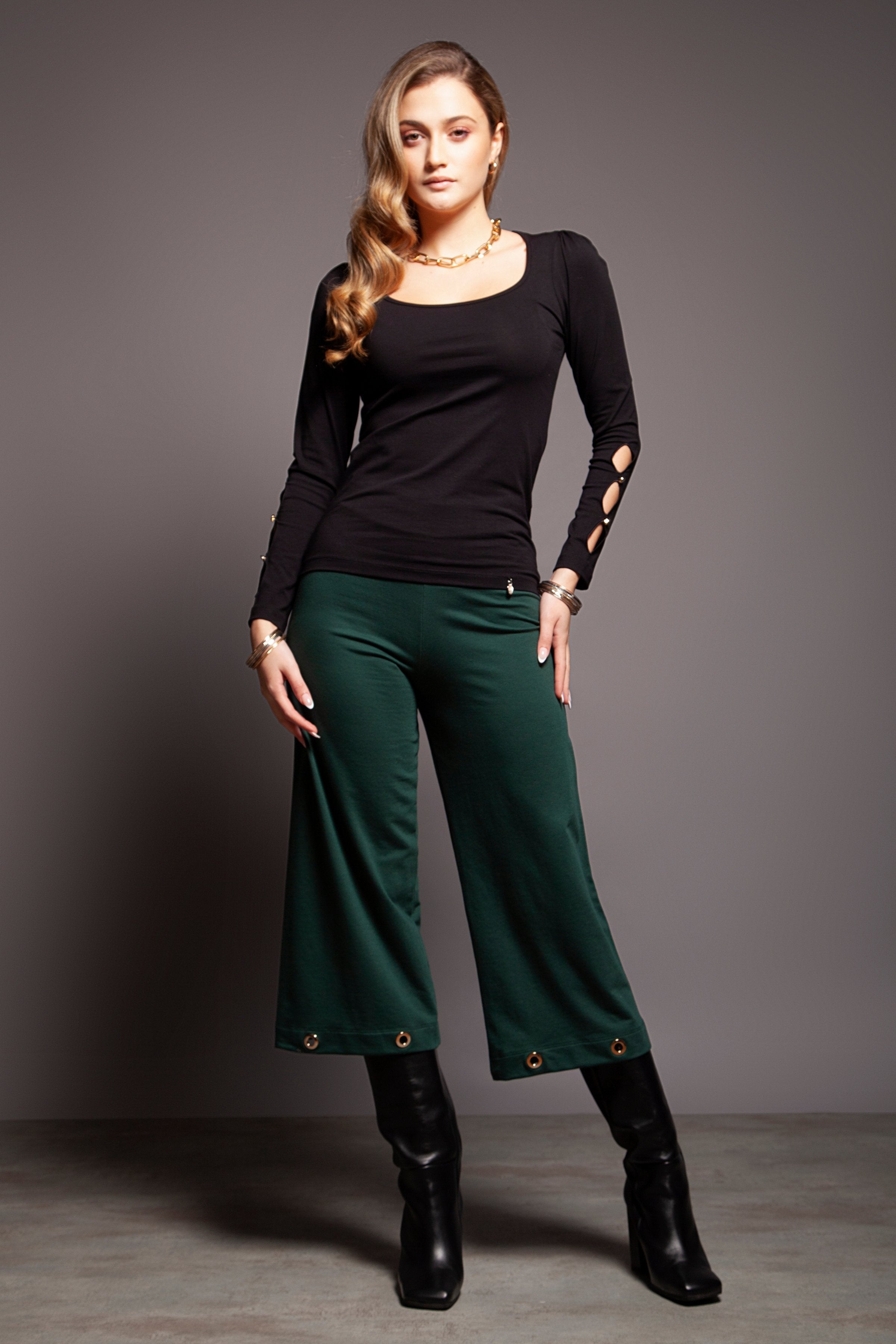 Camiseta negra aberturas en mangas Lolitas&L - lolitasyl.com