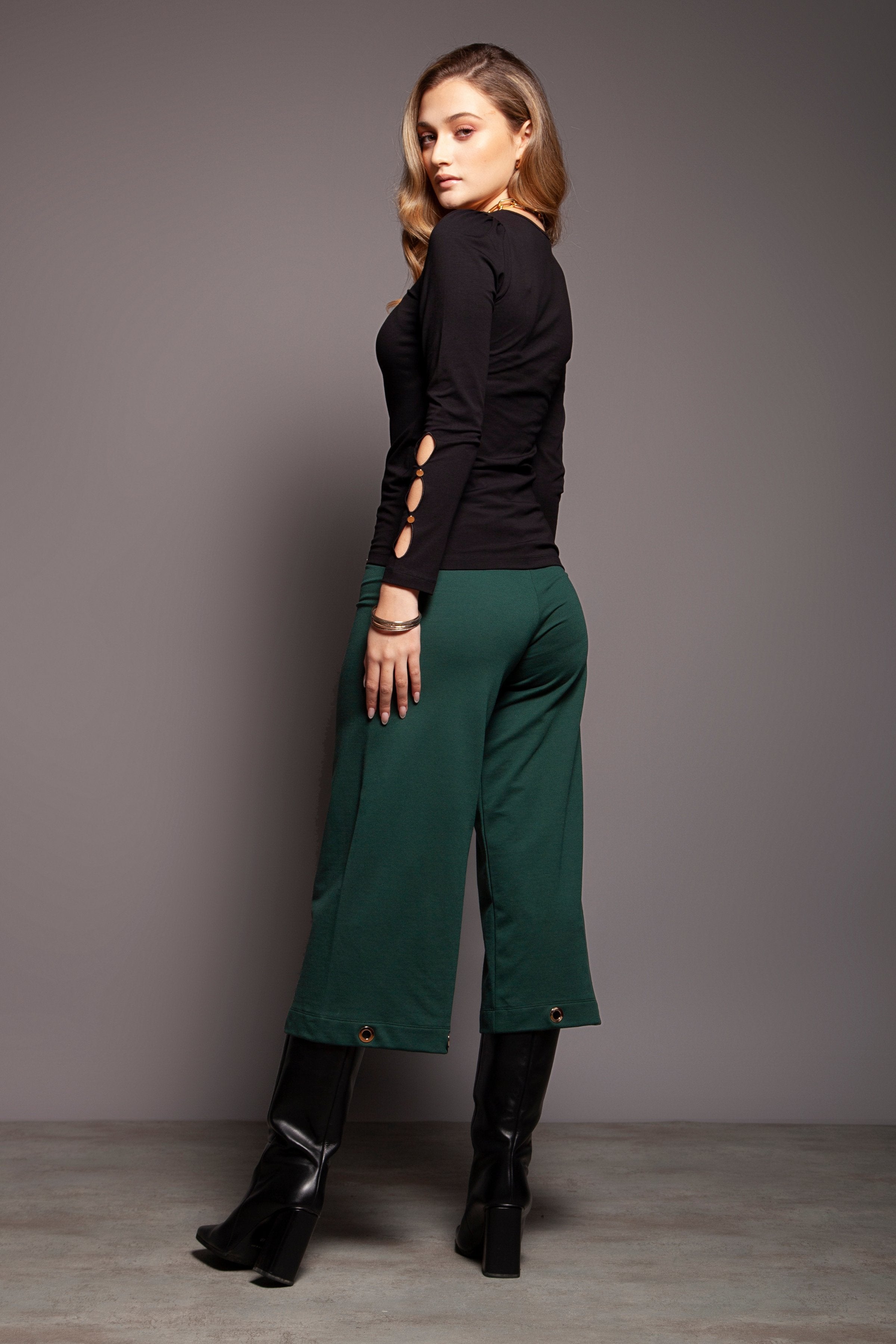 Camiseta negra aberturas en mangas Lolitas&L - lolitasyl.com