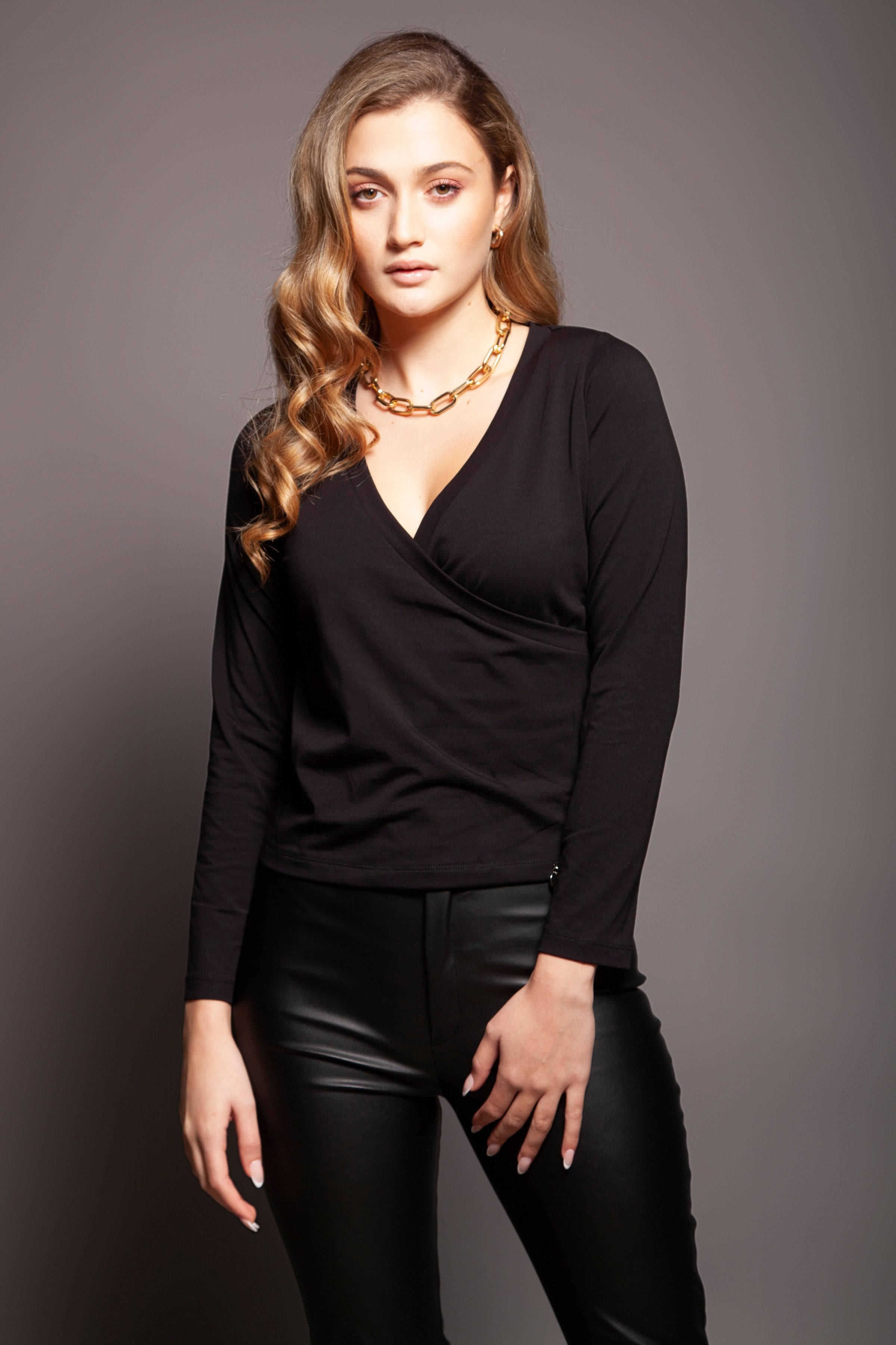 Camiseta negra algodon cruzada Lolitas&L - lolitasyl.com